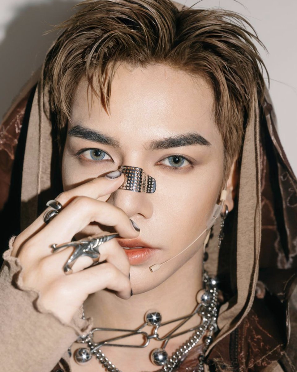 babe_in_'s tweet photo. When the midnight comes 🖤🕷️🧟‍♂️🦇🔥
#HBD26thBABEsolostageD1 
#BABENightmare 
#babiibabe https://t.co/runHHMQHao