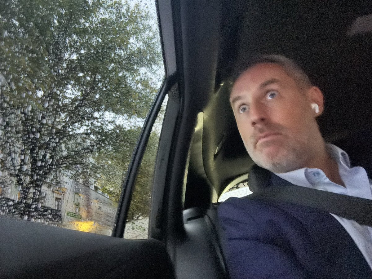 En route pour Les Experts en direct à 9h sur <a href="/bfmbusiness/">BFM Business</a> avec l’ami <a href="/NicolasDOZE/">Nicolas DOZE - LCI</a> !!! M’est avis que l’on va parler fiscalité, dépenses et budget…😇😇😇😇