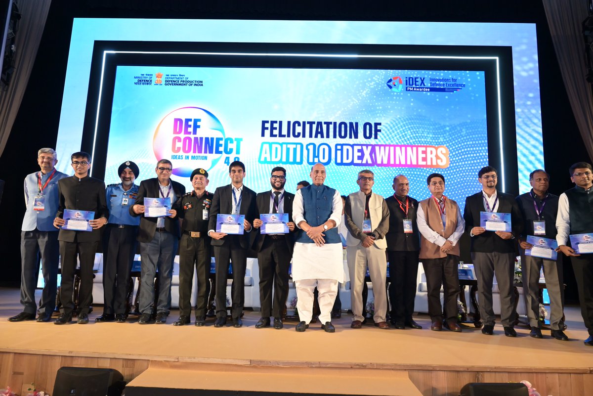 India_iDEX's tweet image. During #DefConnect 4.0, Hon&apos;ble Raksha Mantri, Shri @rajnathsingh, felicitated the #ADITI 1.0 winners and extended his best wishes for their future endeavours.