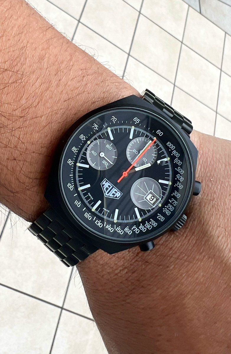 dcd1981's tweet image. 7月にホイヤーの時計を買いました🕰️
タグホイヤーになる前の80年代初期のモデルです😀
もしかしたら生まれ年の物かと思います。
しかもほぼ未使用✨
トロピックのラバーベルトが短いため、金属のベルトに変えました🤩
夜光はトリチウム😍
もちろん夜は光りません（笑）
#heuer
