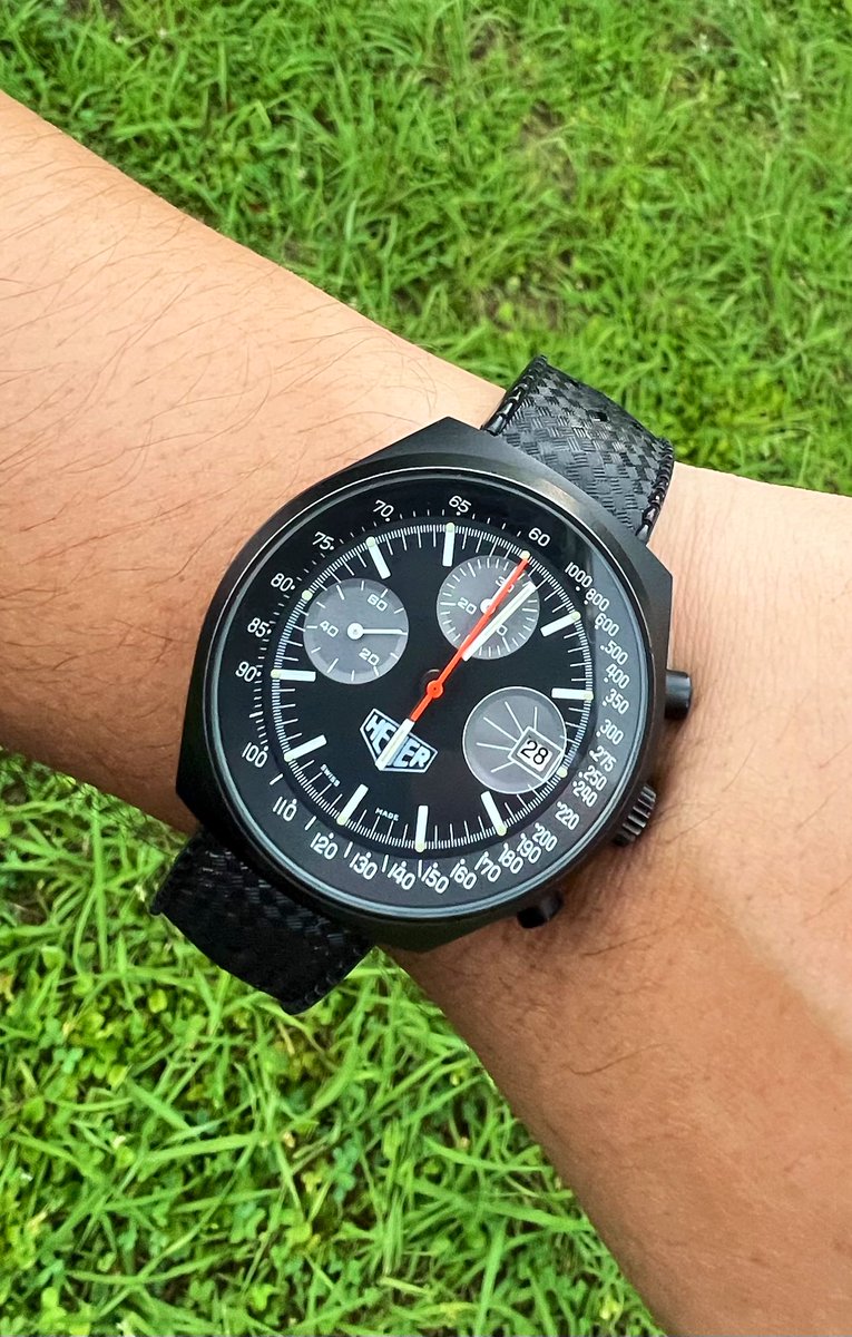 dcd1981's tweet image. 7月にホイヤーの時計を買いました🕰️
タグホイヤーになる前の80年代初期のモデルです😀
もしかしたら生まれ年の物かと思います。
しかもほぼ未使用✨
トロピックのラバーベルトが短いため、金属のベルトに変えました🤩
夜光はトリチウム😍
もちろん夜は光りません（笑）
#heuer
