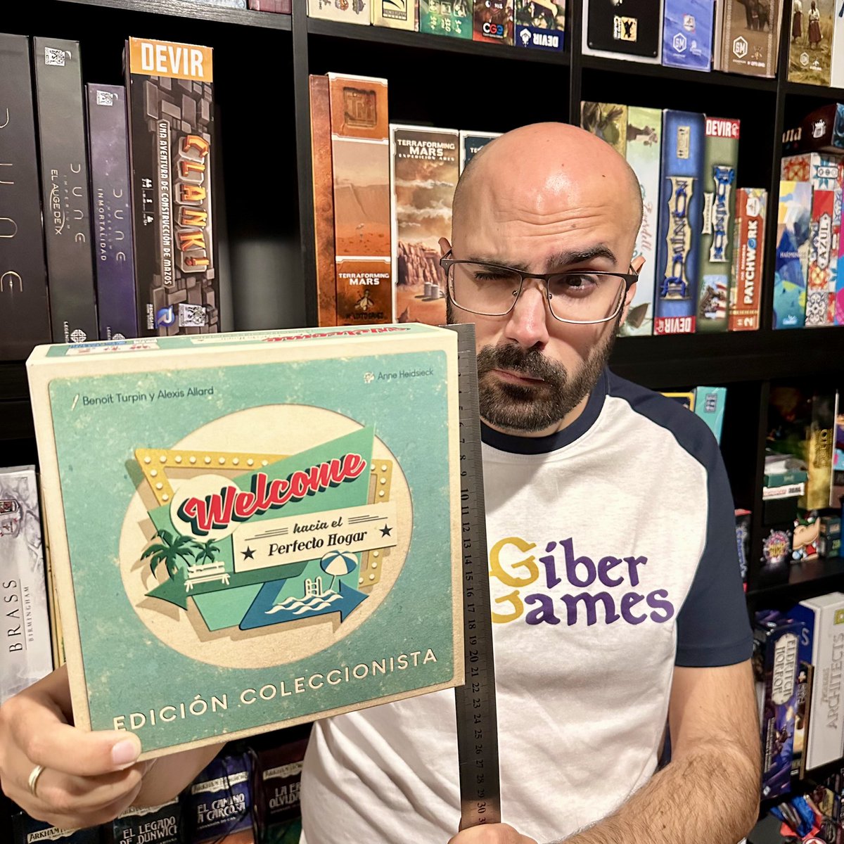 giber_games's tweet photo. 🎲 Juego: Welcome hacia el Perfecto Hogar (Ed. Coleccionista)

💡 Autor: Benoit Turpin, Alexis Allard

🚚 Editorial en Español: @playsdgames

📆 Fecha lanzamiento: 2023

🖌 Artista: Anne Heidsieck

🧠 Dificultad: ⭐⭐

🧑‍🧑‍🧒‍🧒 Nº de Jugadores: 1-6 (Con App hasta 99) https://t.co/H5GvIt4ib9