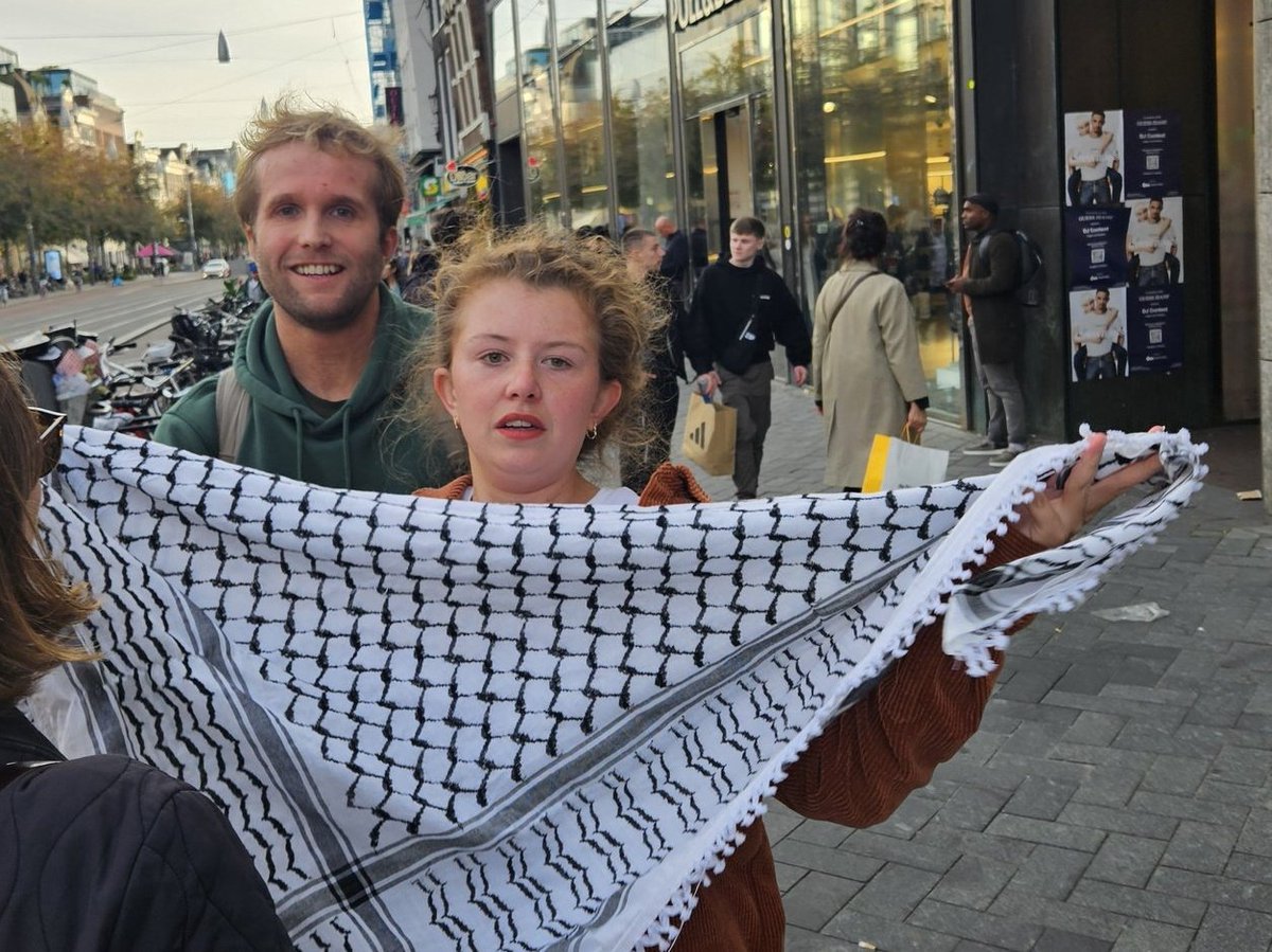 De lafaards achter hun gezichtsbedekking krijgen een gezicht.

Te laat met om doen, tuthola.