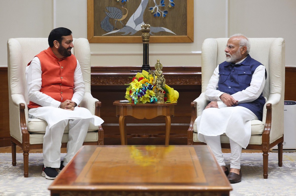Narendra Modi (@narendramodi) on Twitter photo हरियाणा के मुख्यमंत्री नायब सिंह सैनी जी से मिला और विधानसभा चुनाव में भाजपा को मिली ऐतिहासिक जीत के लिए उन्हें बधाई और शुभकामनाएं दीं। मुझे विश्वास है कि विकसित भारत के संकल्प में हरियाणा की भूमिका और महत्वपूर्ण होने जा रही है।
<a href="/NayabSainiBJP/">Nayab Saini</a> हरियाणा के मुख्यमंत्री नायब सिंह सैनी जी से मिला और विधानसभा चुनाव में भाजपा को मिली ऐतिहासिक जीत के लिए उन्हें बधाई और शुभकामनाएं दीं। मुझे विश्वास है कि विकसित भारत के संकल्प में हरियाणा की भूमिका और महत्वपूर्ण होने जा रही है।
<a href="/NayabSainiBJP/">Nayab Saini</a>