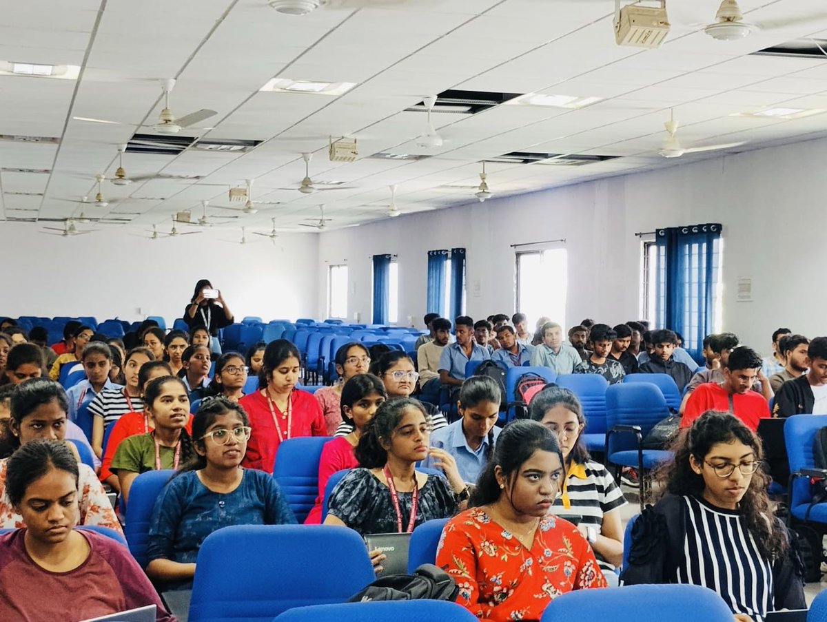 aelfblockchain's tweet image. For the latest stop of our aelfinity Developer Workshop Series, we were at RNS Institute of Technology in Bangalore, India!✈️

Mohit Vashistha, Research Lead at aelf, conducted a workshop for over 100 students from the institute, introducing to them the concepts of #blockchain…