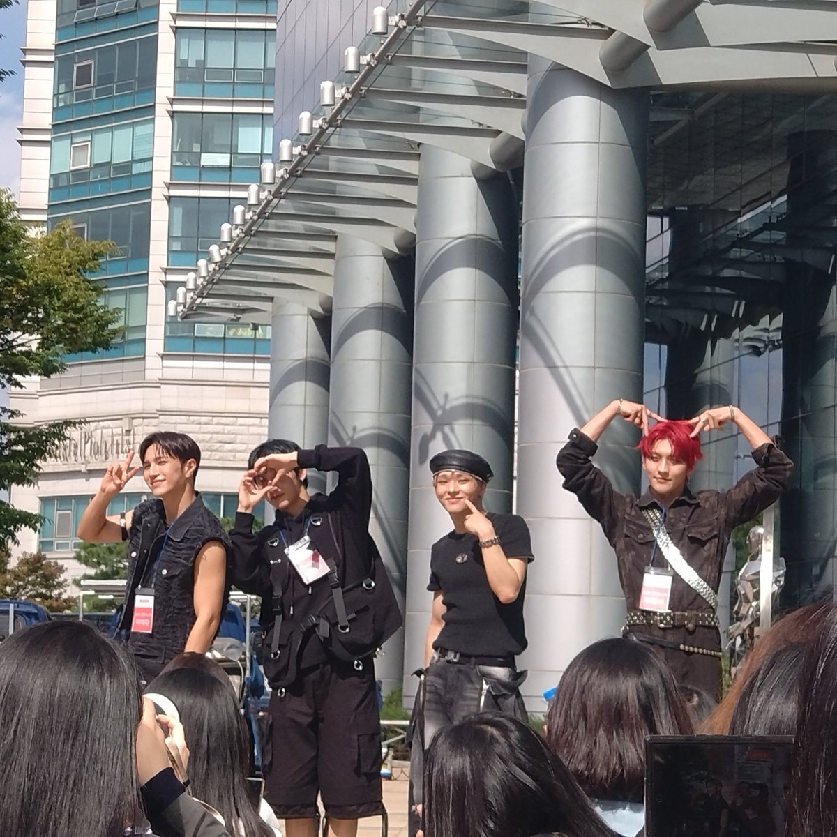 lala_delalola's tweet photo. 241009 MBC M 쇼챔피언 사전녹화
VANNER
#Fanmeeting #VANNR #fanmeeting #MBC https://t.co/InWfihjro0
