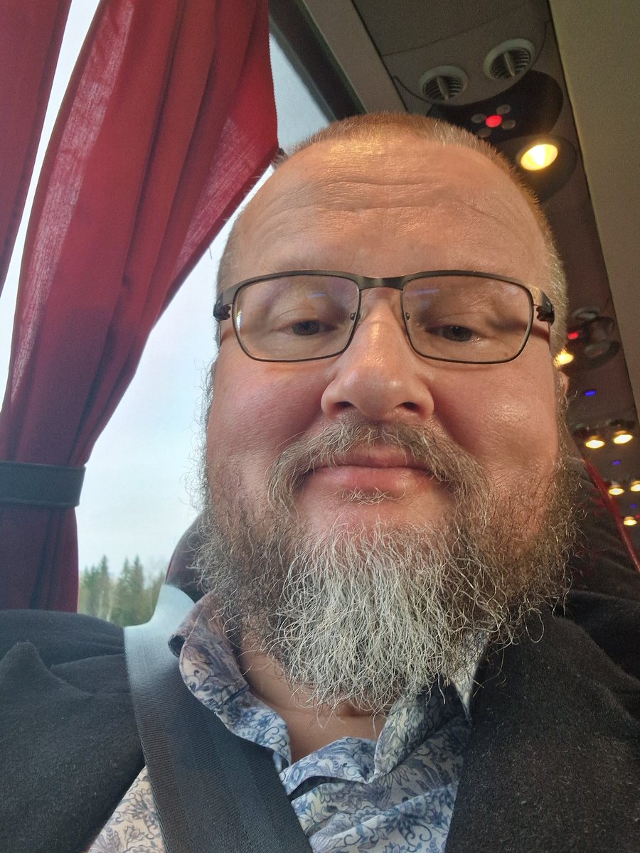 Valtuustoseminaari Kokkolassa. Kuntatalous pohdituttaa. Eikä mene hyvin alueillakaan. Valo tunnelin päässä kuitenkin kajastaa- junako?