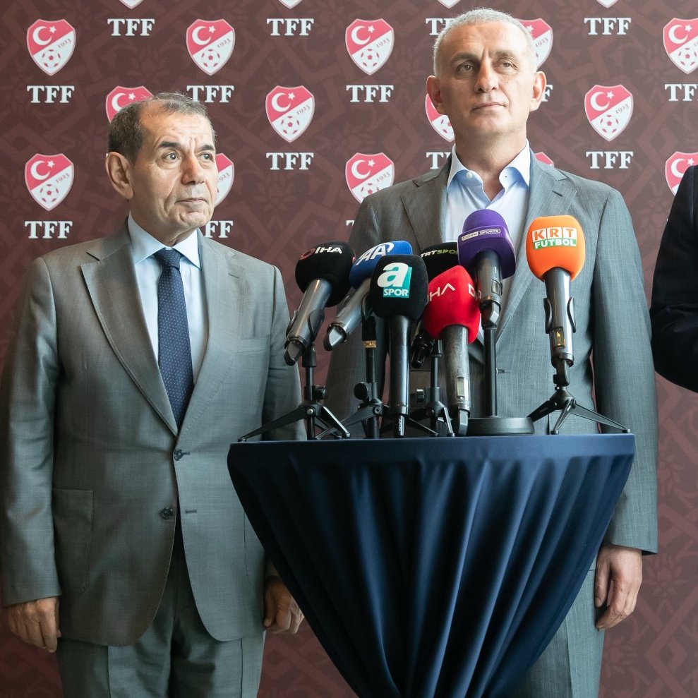🚨4 Büyükler'in başkanları önceki gün Riva'da Türkiye Futbol Federasyonu Başkanı İbrahim Hacıosmanoğlu'nun ev sahipliğinde bulunurken toplantıda ilginç diyaloglar yaşandı.

🔸TFF Başkanı İbrahim Hacıosmanoğlu: "Hocanız sahada çok gergin"

🔸Dursun Özbek: "Bütün teknik adamlar