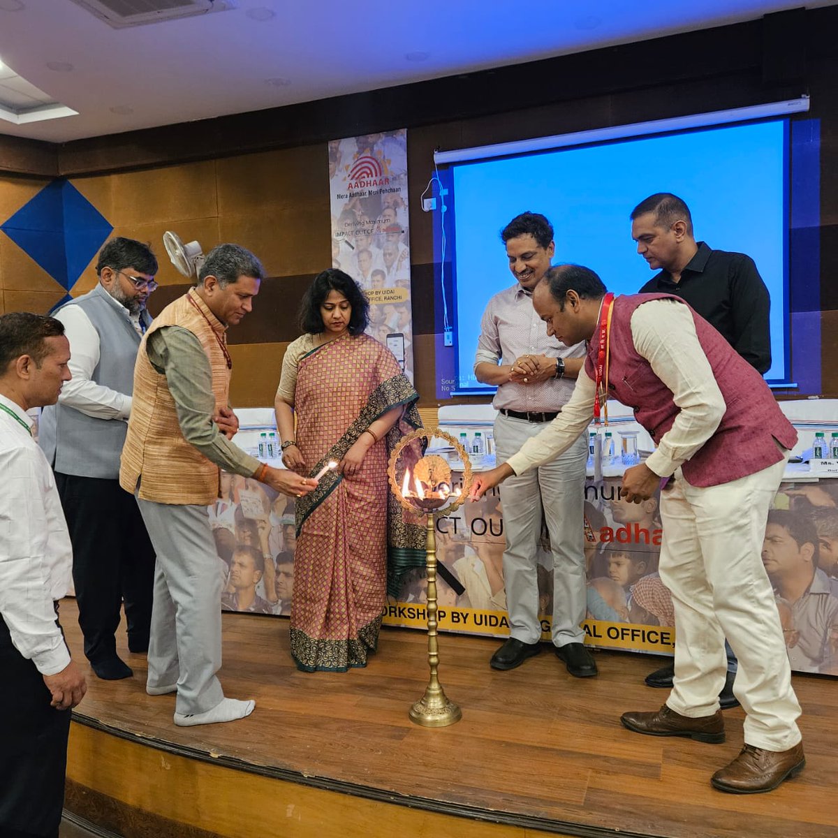 devIRPS's tweet image. Addressing the state official across departments about &quot;DBT Eco-system, best practices by different states and Ministries&quot;. Also highlighted about, how to use Aadhaar in all the welfare schemes to ensure easy of living for masses.  #ranchi #DBT #DevIRPS #devendrakumarIRPS