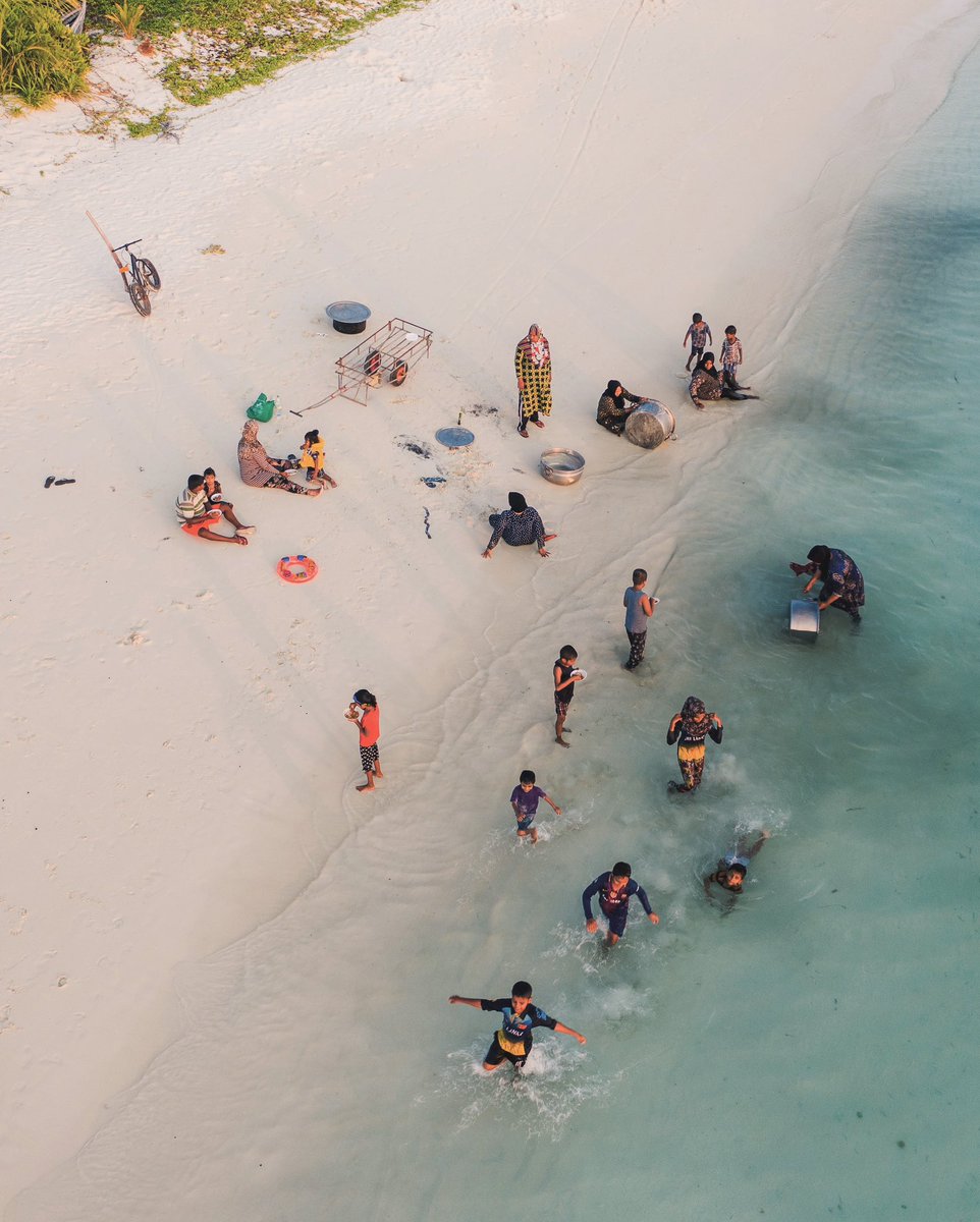 seefromthesky's tweet photo. A timeless Maldivian scene from Haa Alif Kelaa: islanders washing utensils by the beach, children playing in the waves, and enjoying Majaa at sunset. Simplicity, community, and tradition woven together by the sea. #Maldives #IslandLife // shot in 2020 https://t.co/8qLUCABBH9