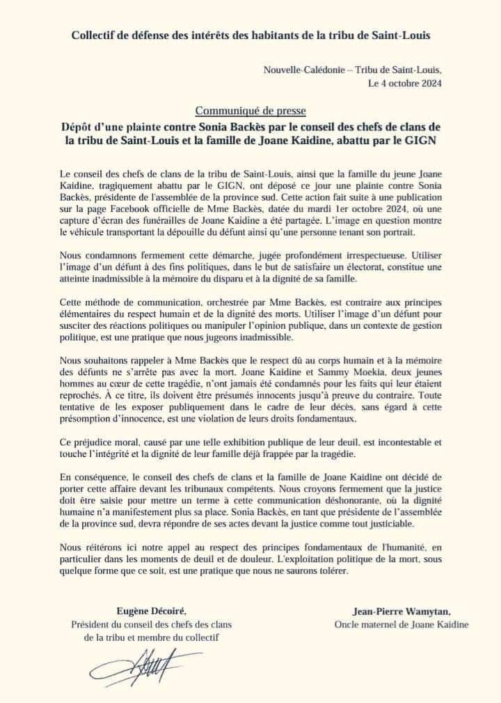 [Plainte contre Sonia Backes par le Collectif de Defense des Intérêts des Habitants de Saint Louis]
Son irrespect pour les kanak et la culture kanak n’a d’égal que sa mauvaise foi quand elle va pleurer à l’ONU que c’est elle la Victime des Noirs-Kanak.