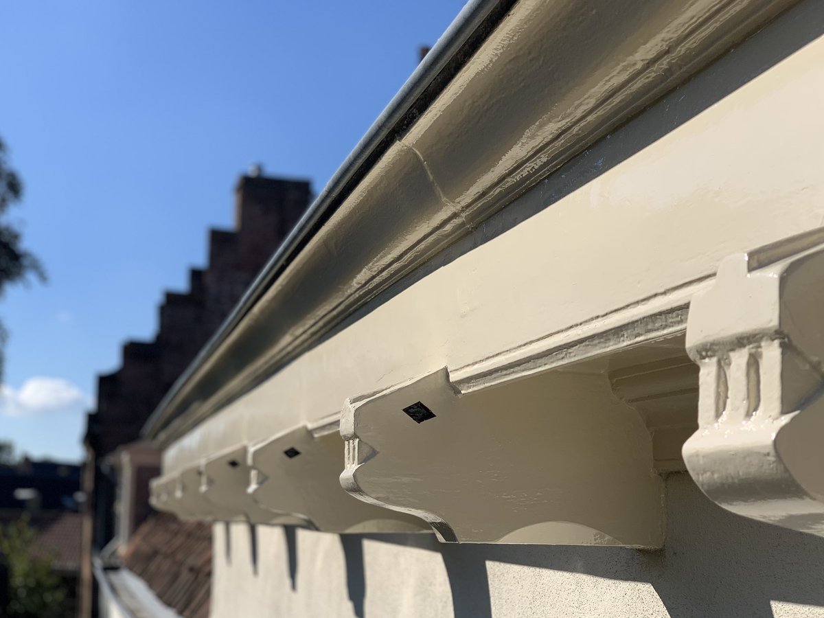 HetGasthuys's tweet photo. Als je in het souterrain van Het Gasthuys vergadert, een training volgt of dineert zit je veilig De gargouilles of gargoyles in de vorm van fantasie beesten met opgetrokken lippen laten hun tanden zien en houden zo de kwade geesten buiten #Details #Rijksmonument https://t.co/Bd9dIShwAY