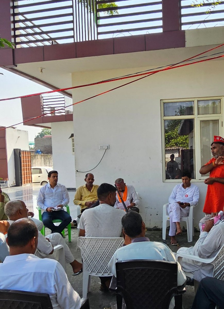 ashokbhatigbn's tweet photo. आज जन चेतना यात्रा गांव इमलिया दाउदपुर नियाना मे करी और 14 अक्टूबर सूरजपुर कलेक्ट्रेट  चलो। 10% प्लाट लेकर रहेंगे। भूमिहीनों का 40 वर्ग मीटर का प्लाट लेकर रहेंगे। रोजगार का हक लेकर रहेंगे। नया कानून लागू करो। सर्किल रेट का चार गुना मुआवजा दो।  किसान सभा गौतम बुद्ध नगर https://t.co/6293vYDUq2