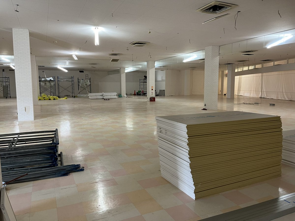 akakenpark's tweet photo. いよいよAKAKEN PARK移転先の内装工事が始まりました。より良いパークにする���に今設置されているご意見箱に皆様のアイデア、要望やご意見などをお寄せください。
お待ちしております。 https://t.co/KslnF4Zphl