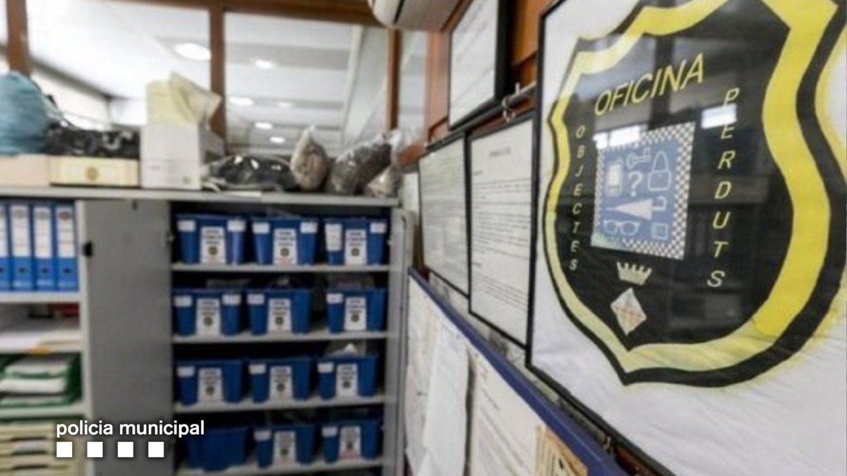 PoliciaSabadell's tweet photo. #INFOPMS 👝L'Oficina d'Objectes Perduts de la #PoliciaMunicipal està a la vostra disposició per ajudar-vos!
🕵️♂️🔍 Si heu perdut alguna cosa, visiteu la nostra oficina o contacteu amb nosaltres per telèfon📞
Consulteu-nos i recupereu el que és vostre!
#Sabadell #ObjectesPerduts https://t.co/elkEJF7cgQ