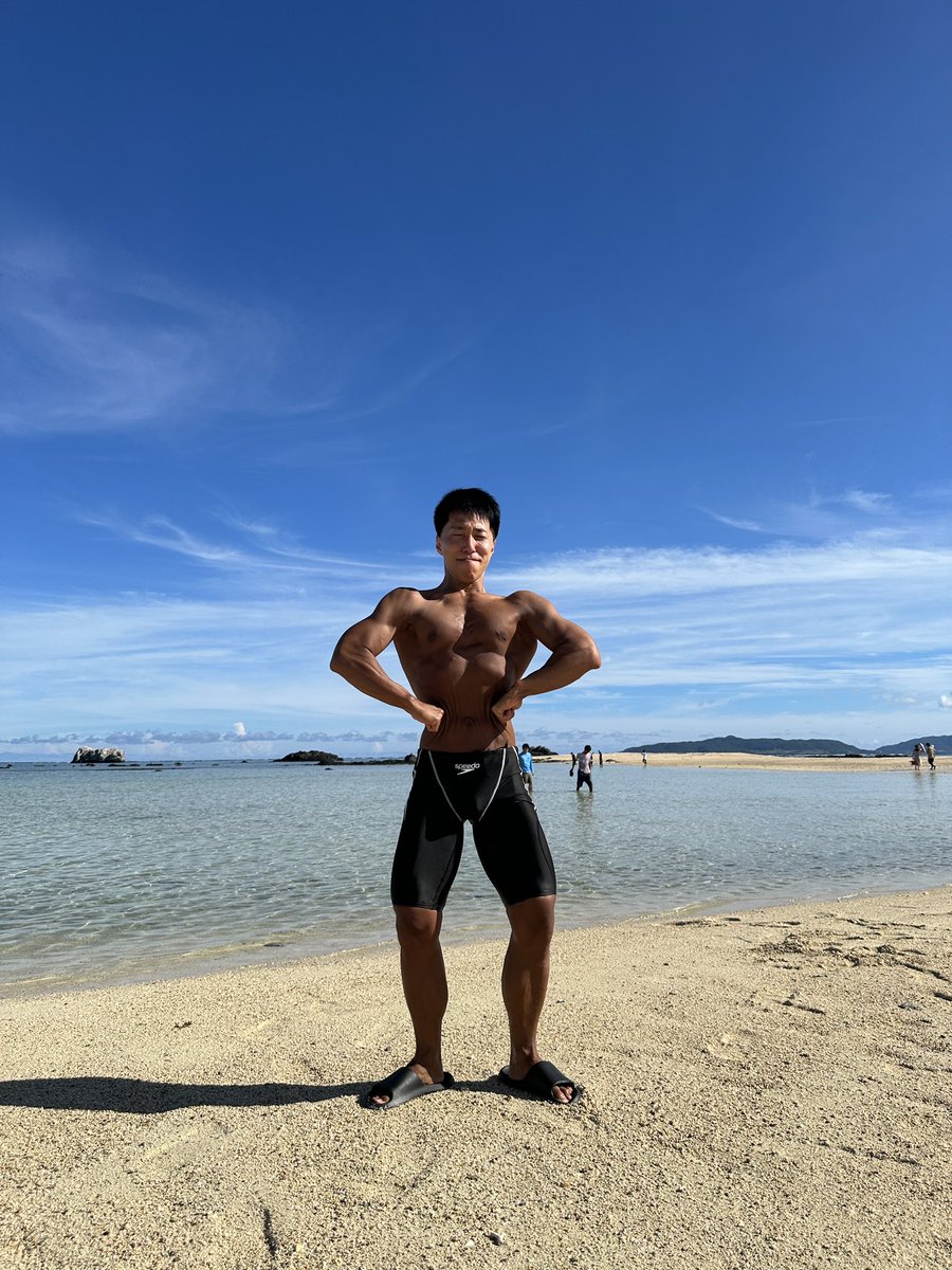 sc_arakawa's tweet photo. 先月シルバーウィーク石垣島行ってきた、大会前なのに💦
「ウミガメ」ちゃんに会えて、「幻の島上陸」で下手なポージング、「竹富島観光」と…
夏を引き留めたくて…  台風🌀直撃せんでよかった〜　来年は大会との日程を考えて旅しよ！ https://t.co/bKioMteRmu