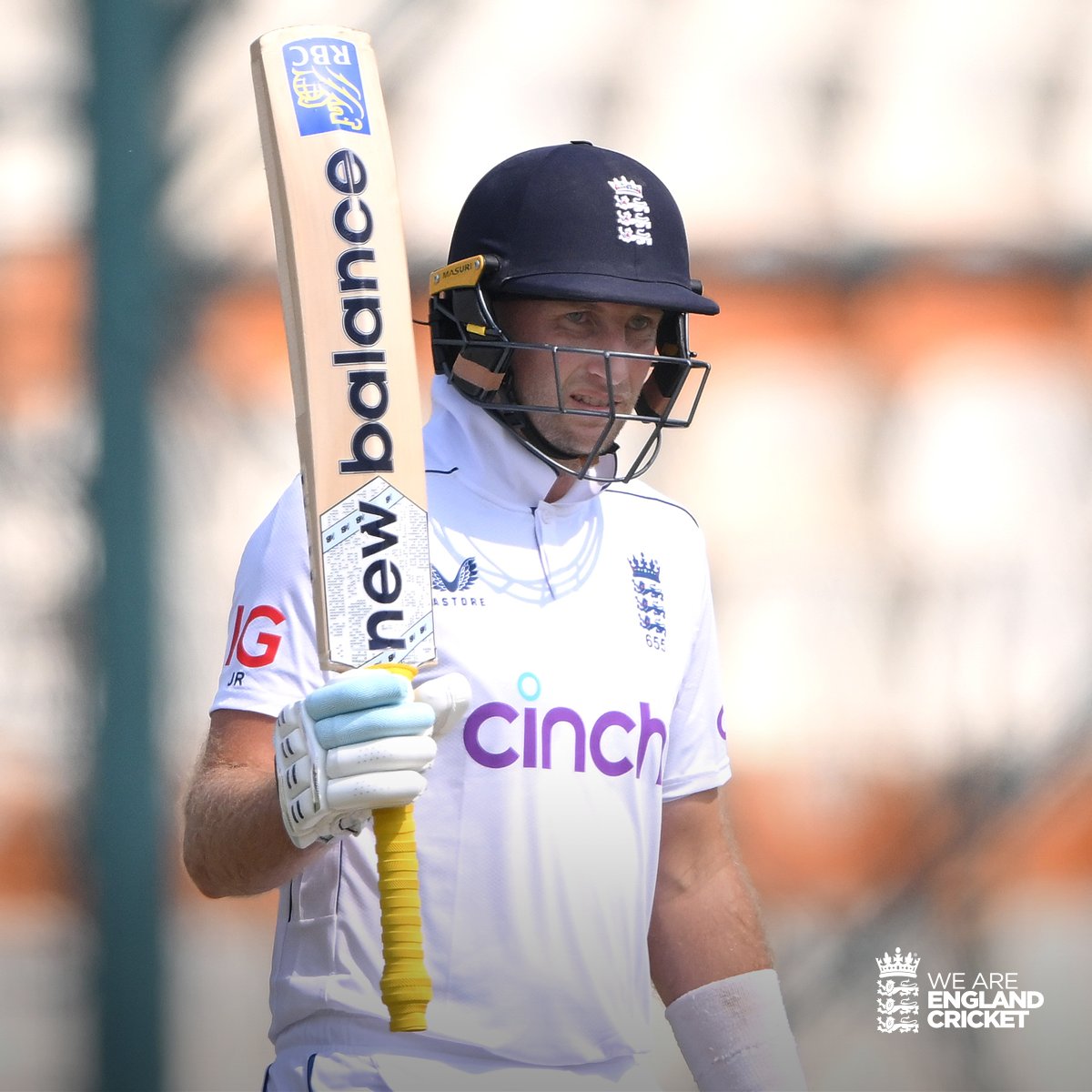 A special morning 😍

Root becomes our leading Test run scorer 🙌

Duckett &amp; Root put on 119 🤝

Match Centre: ms.spr.ly/6011mQwmH