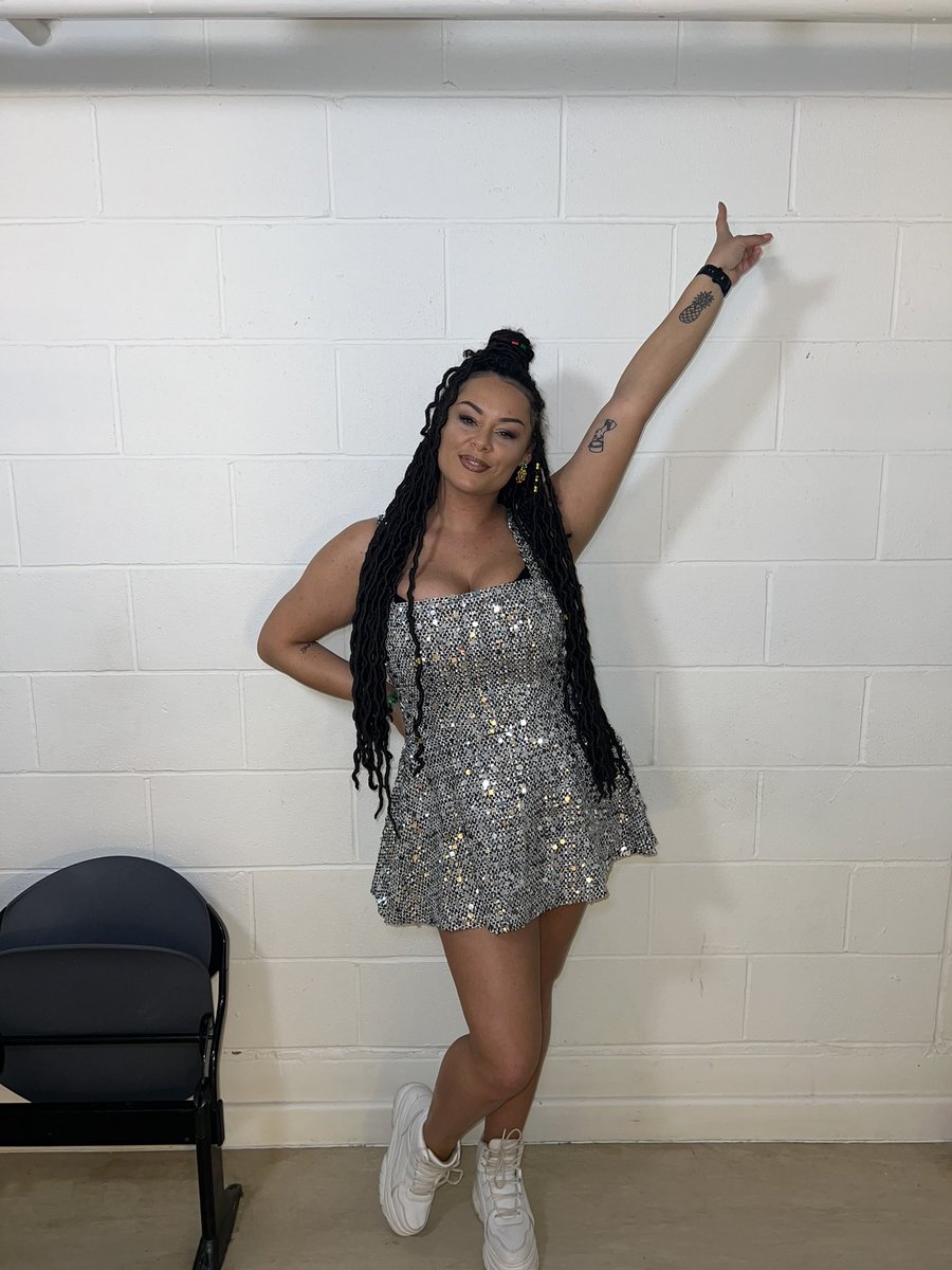 Diolch <a href="/welshmusicprize/">Welsh Music Prize</a> ✨

It was an honour to be nominated and to perform with my brother <a href="/EmpireFlipz/">VIRGIL VAN SLOT</a> l and an even bigger honour that my Nan got to come and watch and see her face on my album cover on the giant screen!

Llongyfarchiadau mawr <a href="/LemFreck/">MICHAEL SHEEN’S BURNER ACC</a> 🥳