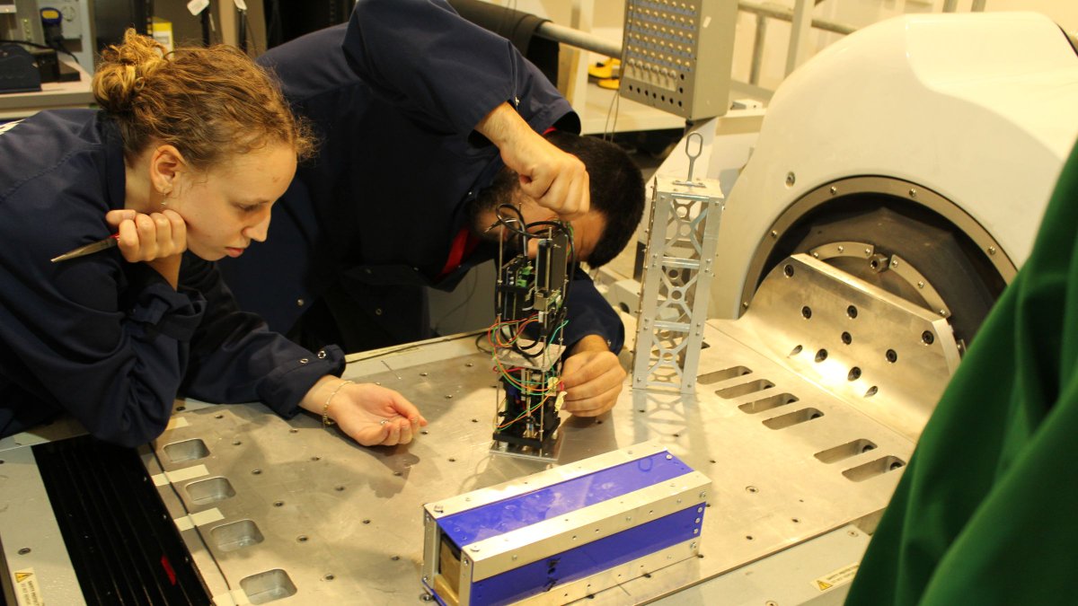 Surrey Space Centre (@spaceatsurrey) on Twitter photo Great article by <a href="/GregoryReports/">GregoryReporting</a> about the fantastic Pertyon Space students, who've worked hard to have a great year.
bbc.co.uk/news/articles/… Great article by <a href="/GregoryReports/">GregoryReporting</a> about the fantastic Pertyon Space students, who've worked hard to have a great year.
bbc.co.uk/news/articles/…