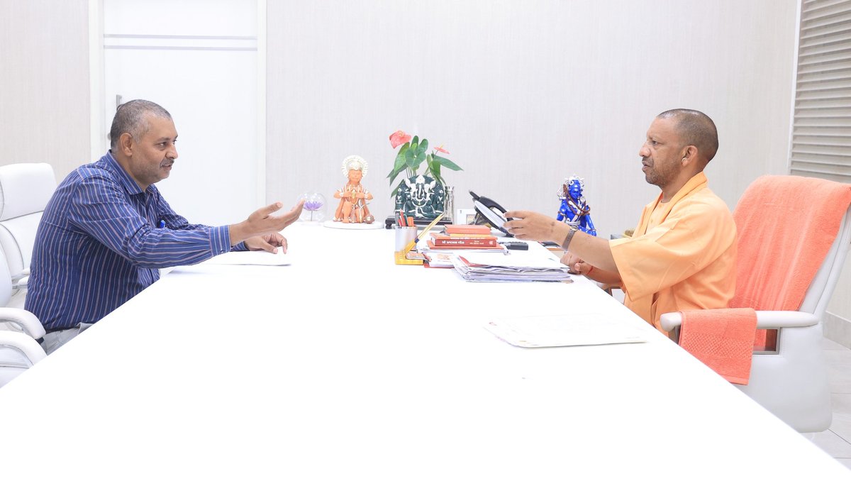 <a href="/myogioffice/">Yogi Adityanath Office</a> <a href="/myogiadityanath/">Yogi Adityanath</a> आदरणीय सन्त हृदय मुख्यमंत्री श्री योगी आदित्यनाथ जी को 172000 शिक्षामित्र परिवार की तरफ से कोटि-2 प्रणाम।
शिक्षामित्रों की सुध लेने के लिये हृदय तल से आभार।