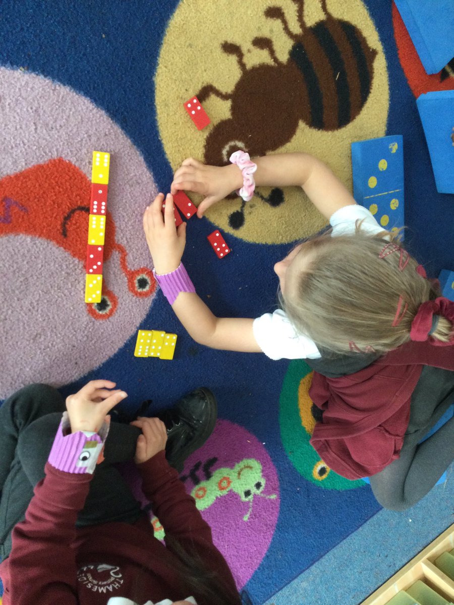 ThamesideSch's tweet photo. Year 1 went back in time today to look at some of the toys that people used to use in the past! We learnt how to play dominoes and use a blackboard! #hawkstps https://t.co/v5vn5AOWfF