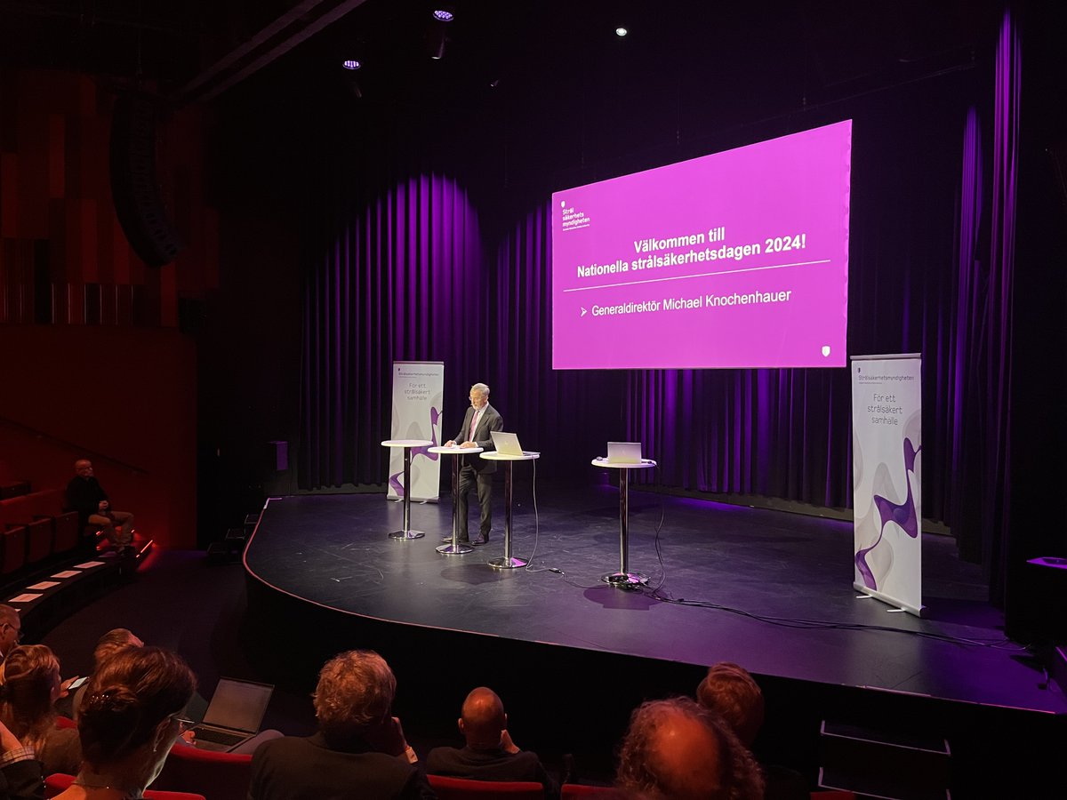 Nu är vi igång med Nationella strålsäkerhetsdagen 2024! Generaldirektör Michael Knochenhauer inleder med att berätta om ett av myndighetens fokus just nu: Att förbereda för att ta emot en ansökan om att bygga nya kärnkraftsreaktorer i Sverige.