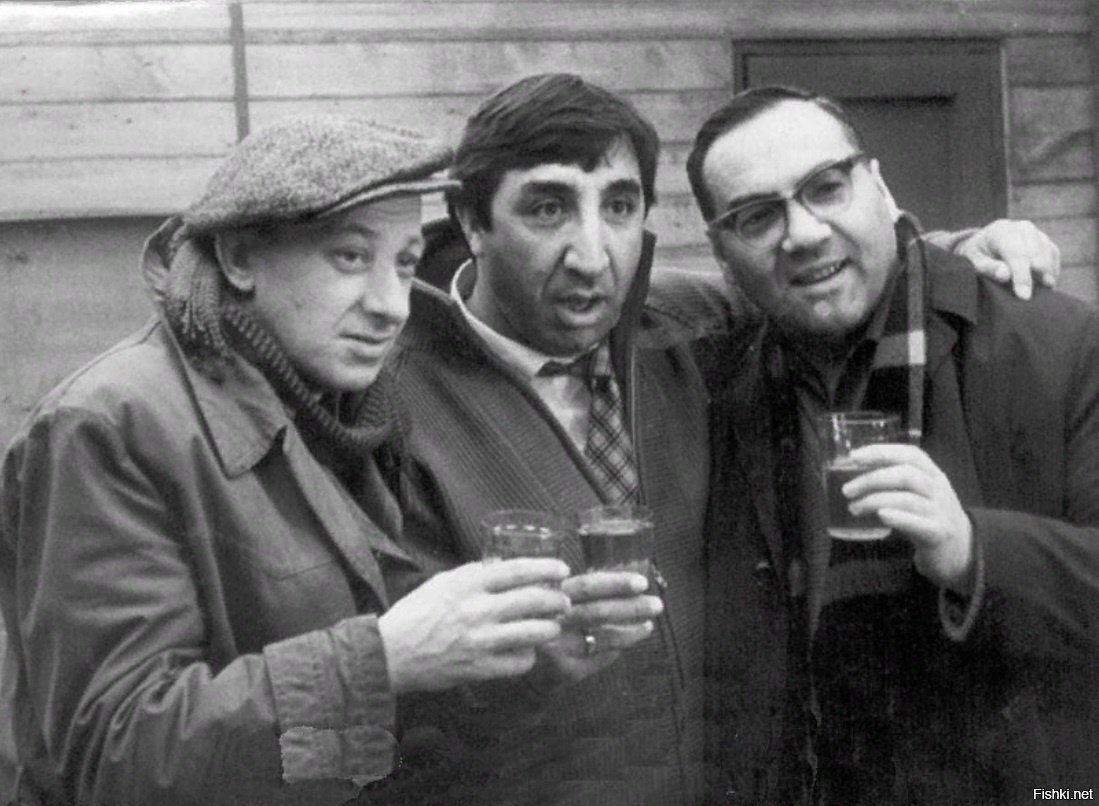 HistoryFoto's tweet photo. Евгений Евстигнеев, Фрунзик Мкртчян и Георгий Тер-Ованесов желают нам всем здоровья и долгих лет. СССР. 1968 г. https://t.co/75tJJ4OG9n
