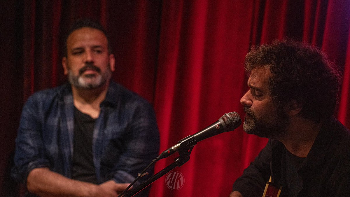 Escucha ya la entrevista acústica a <a href="/borja_mompo/">Borja Mompó</a> en la #Luna393 presentando su nuevo EP “Las Lindes”. Borja Mompó sigue firmando canciones sutiles y sencillas que tienen en la Luna su habitat perfecto. Y en este acústico lo vuelve a demostrar
#podcast 📱 acortar.link/eBtJnZ