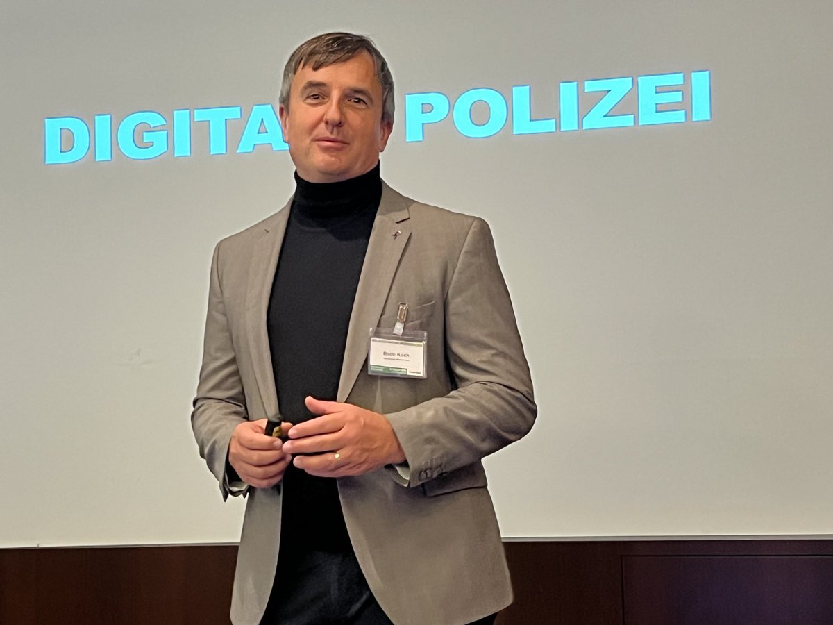 Uwe Proll (@prolluwe) on Twitter photo CDO der hessischen Polizei Bodo Koch gab heute den Impuls auf dem Polizeitag Wiesbaden.Digitale Polizei:Sicherheit neu denken und Entwicklung in der Polizei, um mehr Geschwindigkeit zu erreichen.<a href="/BehoerdenNews/">Behörden Spiegel</a> <a href="/LKA_Hessen/">Hessisches Landeskriminalamt</a> <a href="/GdPPresse/">GdP Pressestelle</a> <a href="/Polizei_Ffm/">Polizei Frankfurt</a> CDO der hessischen Polizei Bodo Koch gab heute den Impuls auf dem Polizeitag Wiesbaden.Digitale Polizei:Sicherheit neu denken und Entwicklung in der Polizei, um mehr Geschwindigkeit zu erreichen.<a href="/BehoerdenNews/">Behörden Spiegel</a> <a href="/LKA_Hessen/">Hessisches Landeskriminalamt</a> <a href="/GdPPresse/">GdP Pressestelle</a> <a href="/Polizei_Ffm/">Polizei Frankfurt</a>