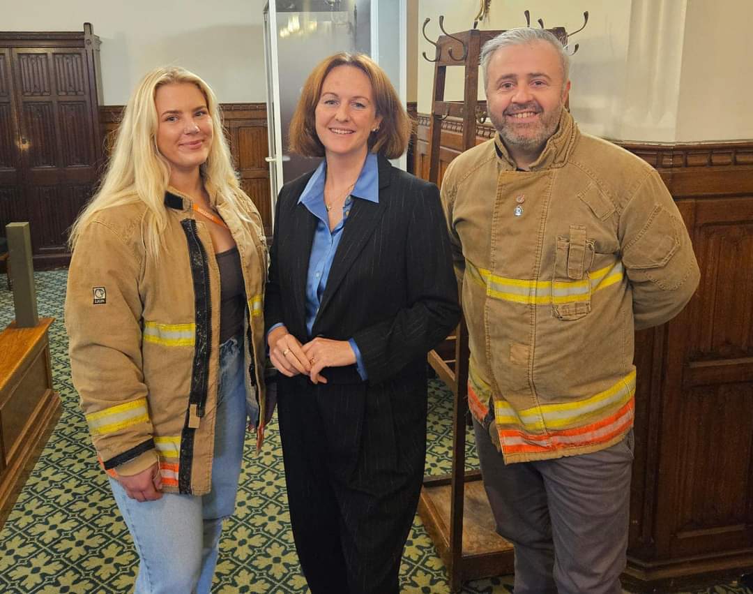 fburegion3's tweet photo. Many thanks to @marykfoy and @Lola__McEvoy for meeting Durham FBU members to discuss rebuilding the Fire Service after years of Tory neglect and lack of investment.
@durham_fbu
#timetorebuild https://t.co/I9sHINptyT