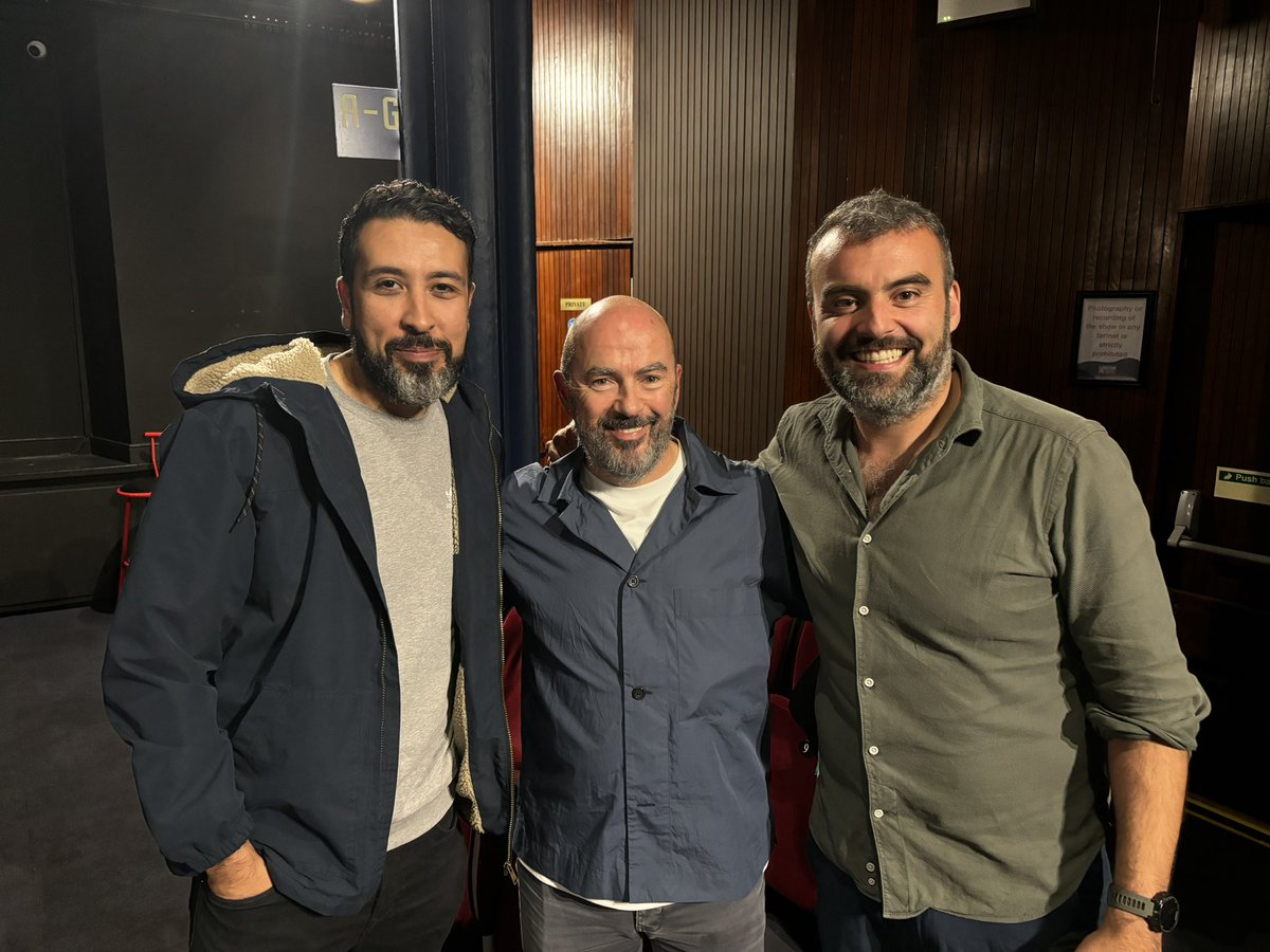 mpiacentini1's tweet photo. Bravo! Another superb live show at the Leicester Square Theatre with the two cavalieri @JamesHorncastle @acjimbo and @oilysailor @LaurensJulien at #TFSLive @TheTotallyShow 🔥⚽️ @Oskology https://t.co/rrKexj8Mvd