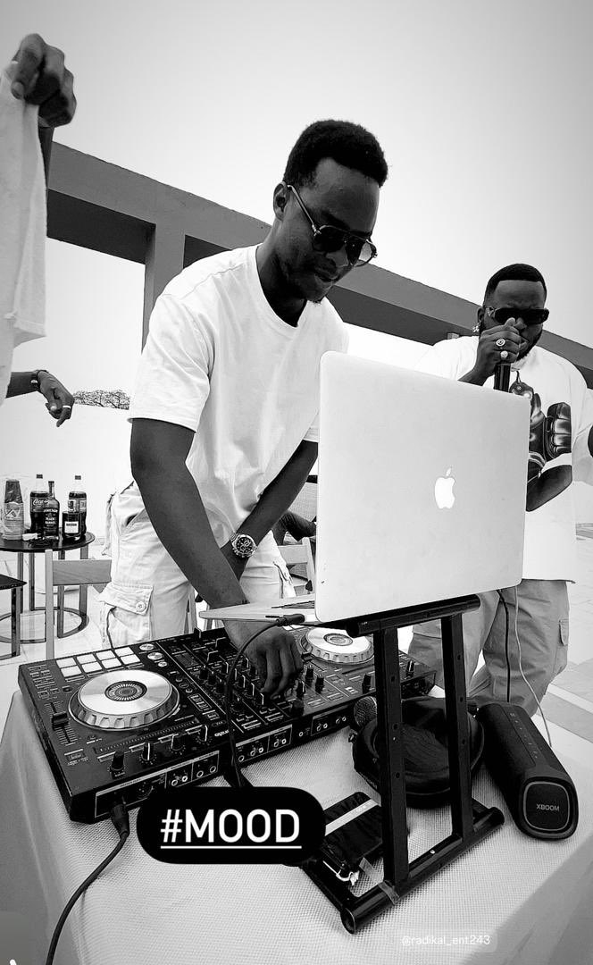 radikalent5's tweet photo. Radikal Live session Édition 2 is coming soon are you ready 🔥🥶
#performancelive #chilling #music https://t.co/hLFADxRi9x