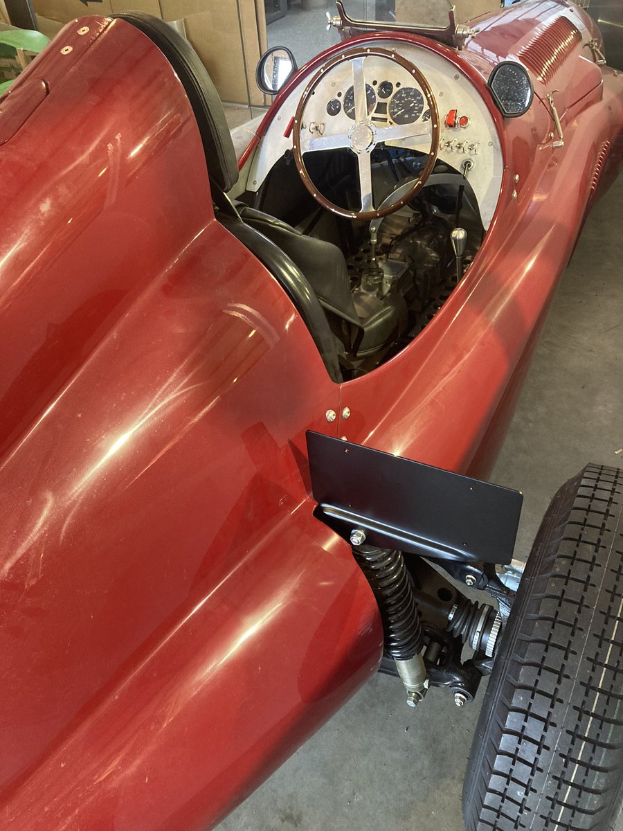 classiccarguru1's tweet photo. This morning at Dawn I have mostly #imagineered &amp; made a US License Plate bracket for a 🇺🇸customers @DowsettsCars #Tipo184 factory build
We’ve also got a very special genuine Aircraft Cockpit epoxy coating on the inside of the body panels to finish it off 😎
#BuildingDreams https://t.co/UIx8dicWrH
