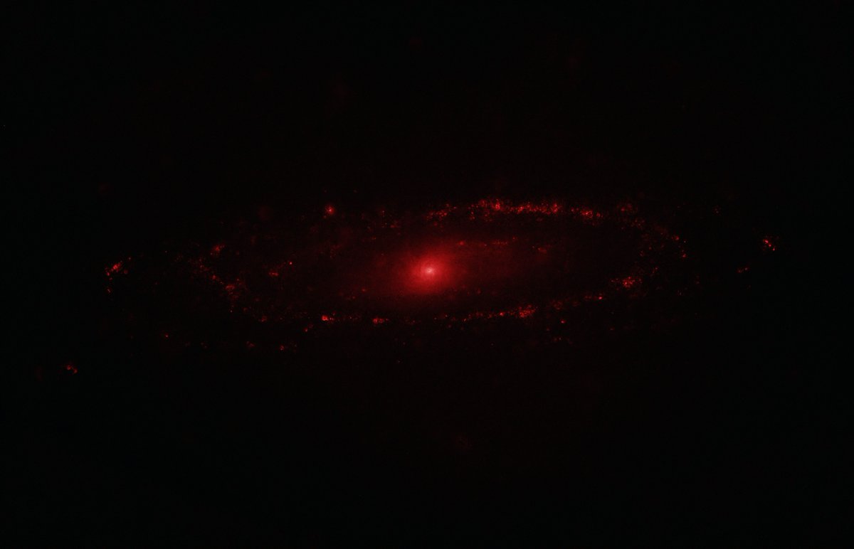 56 ure op ons naaste kosmiese buurman - M31, Die Andromeda sterrestelsel. M31 is die verste objek wat jy met jou blote oog kan sien. Die foto is saamgestel uit 16 ure se breëbanddata wat ek langs die Duitse Kus versamel het en 40 ure se smalbanddata vanaf die stoep.