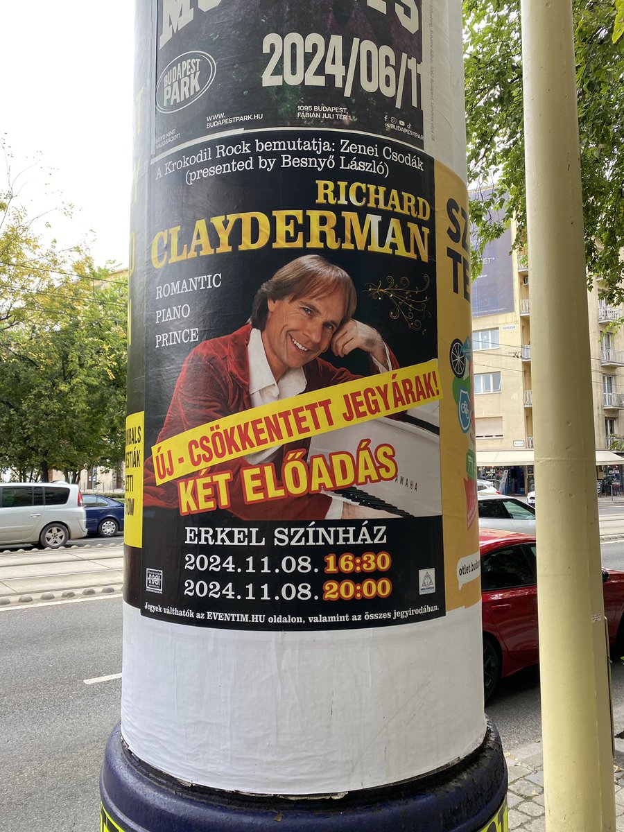 Quand tu croises à Budapest une affiche pour le concert de Richard Clayderman et que tu te rends compte que sa photo date des années 80