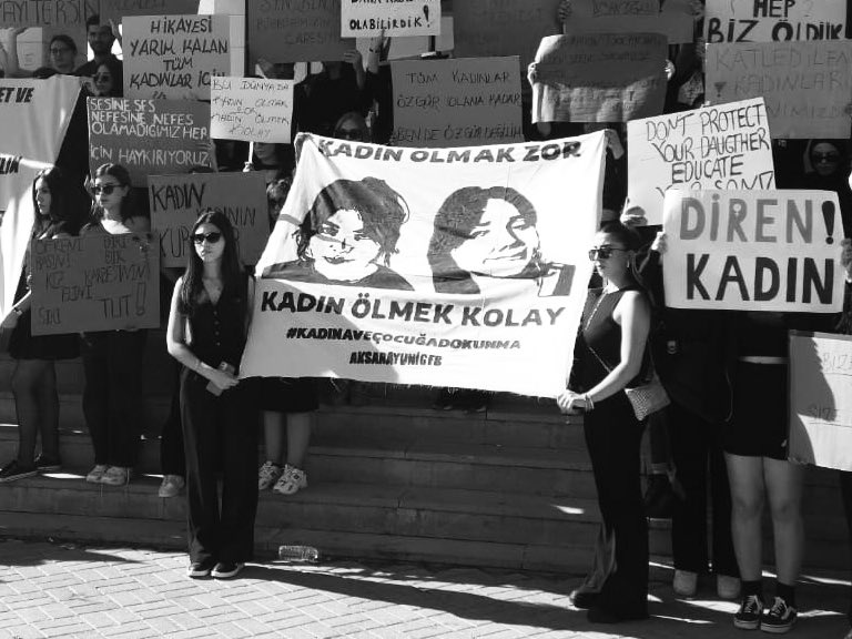 aybuke_kgn's tweet photo. -Havada özgürlük yaşam ve mücadele kokusu var!
-Kadınlar hep böyle kokar… https://t.co/ZVix3vC9l3