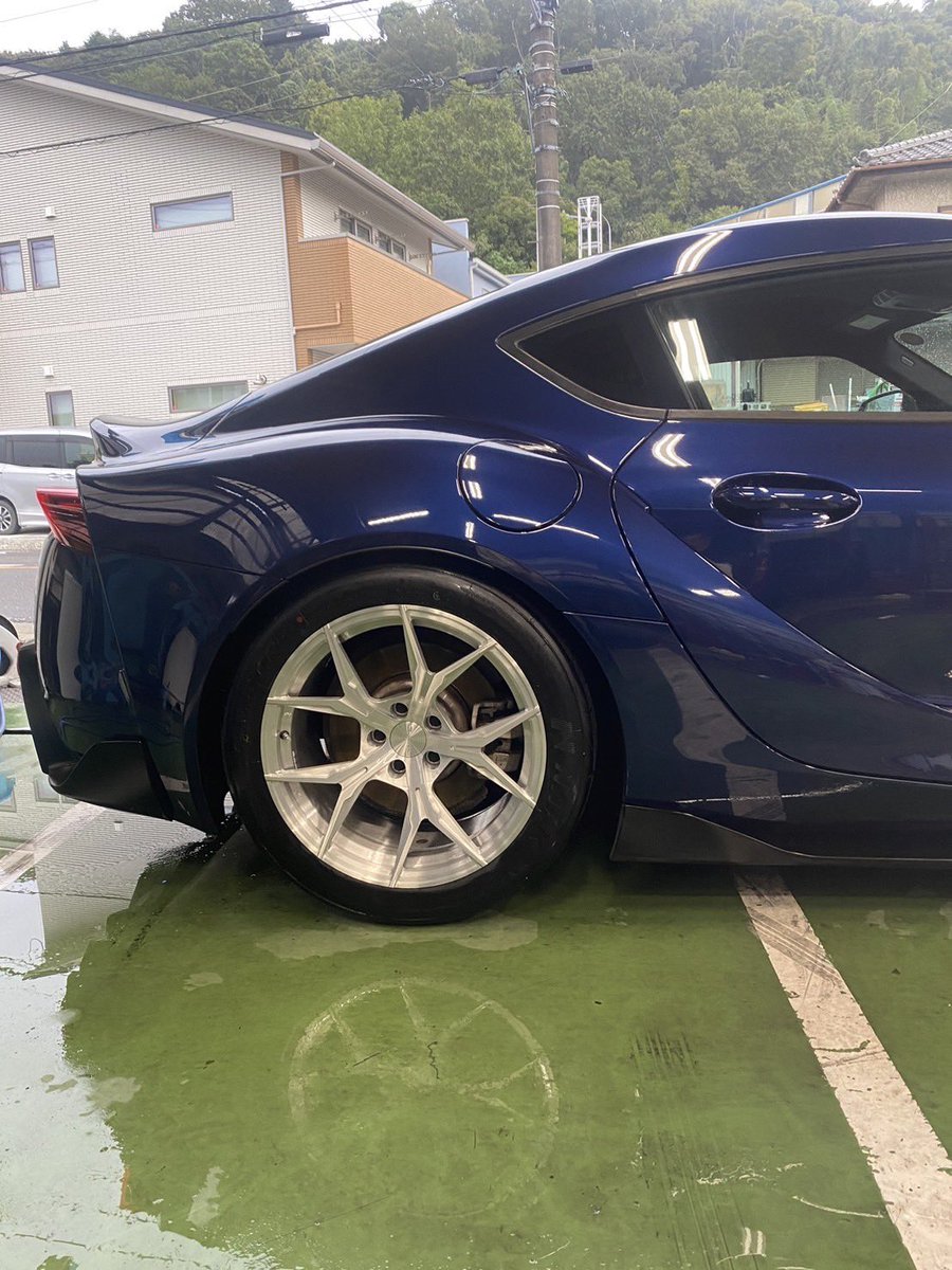 SCHNELL_Design's tweet photo. SCHNELLで取り扱ってる
ワンオフホイール装着車です🤗

こらちのデザインは
お客様から提案してもらい
サイズ、オフセット、インチ、j数は
何度も話し合いの末決めさせて
いただきました🥰

自分の好みのデザインで完璧な
サイズのホイールを作れる
ワンオフって良いですよね🤤