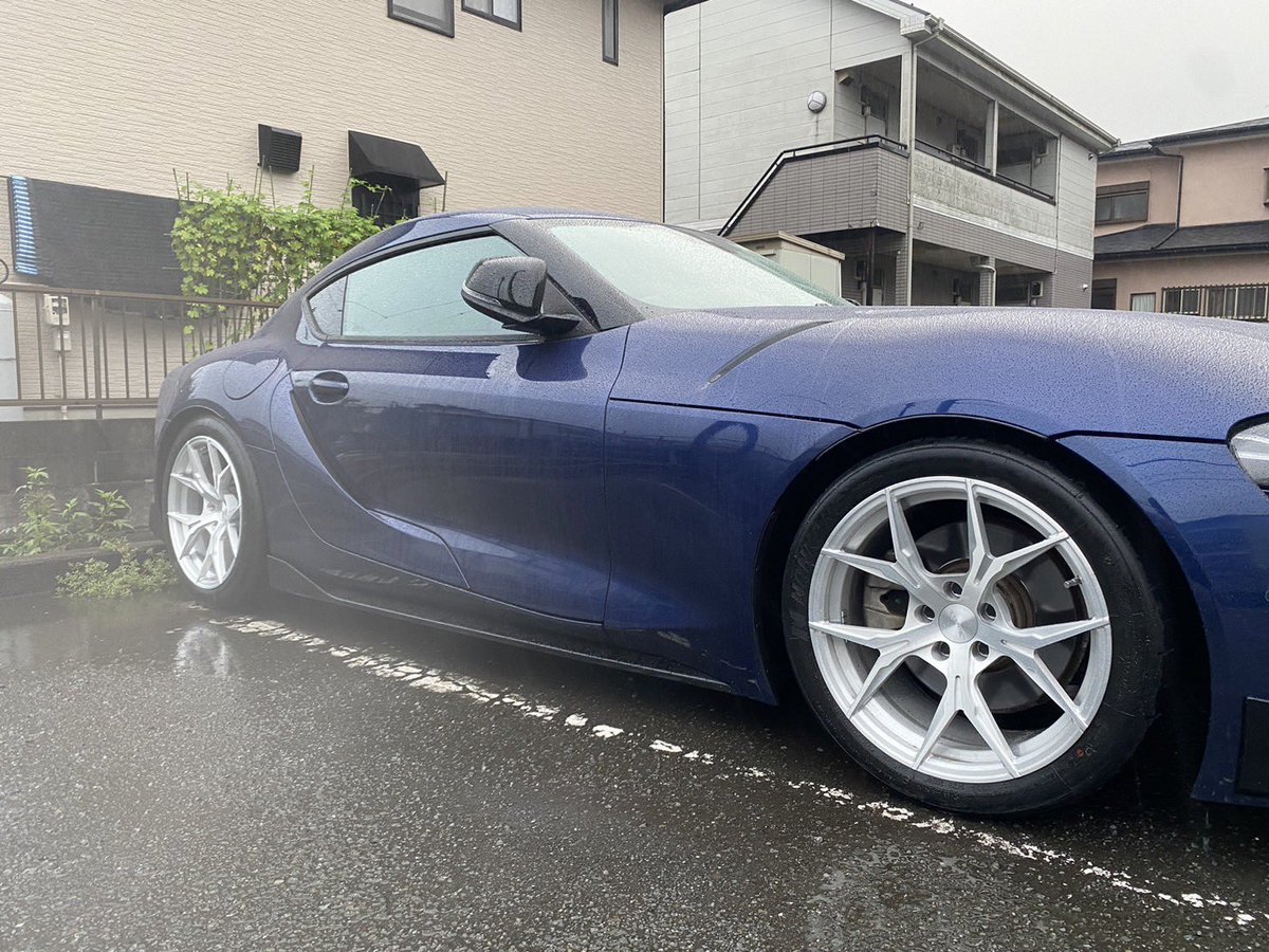 SCHNELL_Design's tweet photo. SCHNELLで取り扱ってる
ワンオフホイール装着車です🤗

こらちのデザインは
お客様から提案してもらい
サイズ、オフセット、インチ、j数は
何度も話し合いの末決めさせて
いただきました🥰

自分の好みのデザインで完璧な
サイズのホイールを作れる
ワンオフって良いですよね🤤
