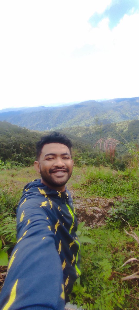 sete188's tweet image. Berjalan di atas gunung