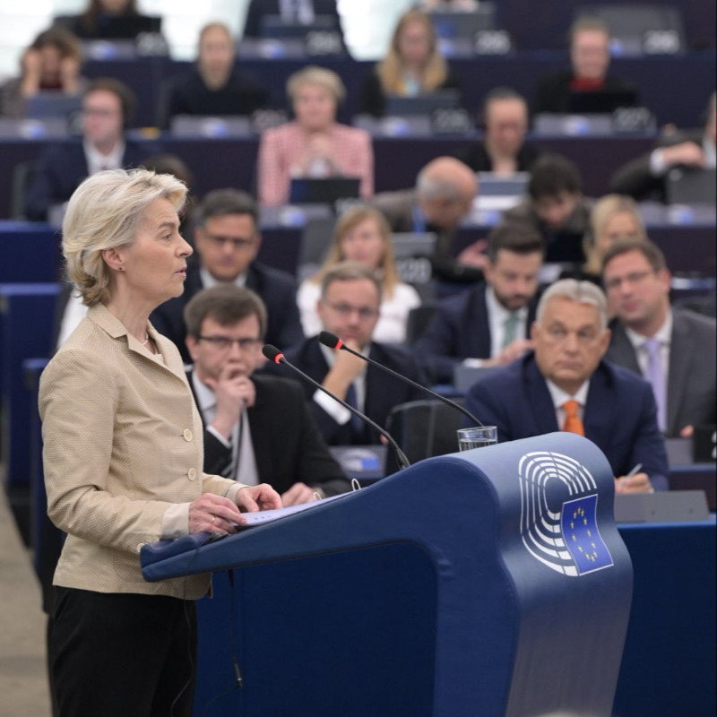 vonderleyen's tweet photo. I want to address the Hungarian people.

We are one family.

Your story is our story.

Your future is our future.

Ten million Hungarians are ten million good reasons to keep shaping our future together.
