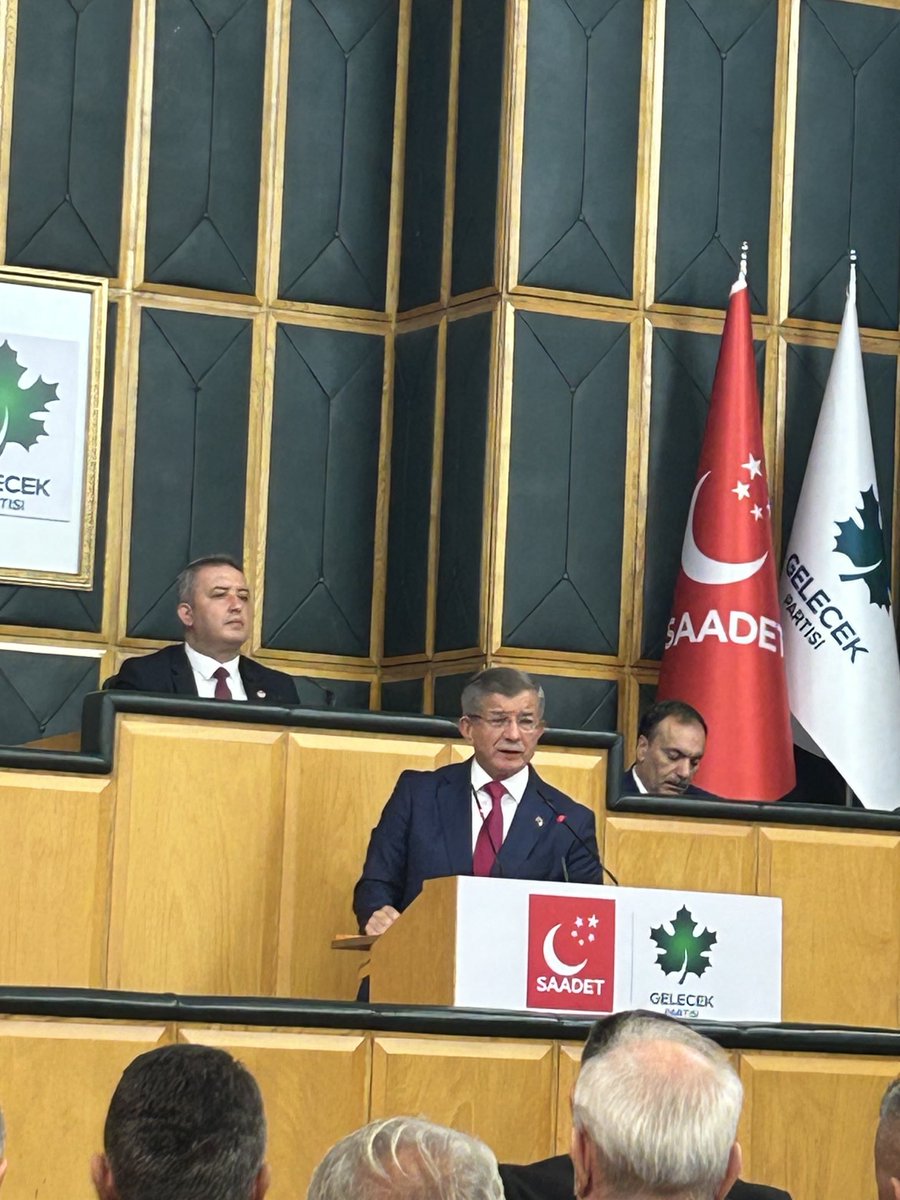 İmar Yasası İle şehirlerimiz katledildi, İnfaz Yasası ile insanlarımız katlediliyor. Mafya devlete racon kesiyor. 
Ahmet DAVUTOĞLU