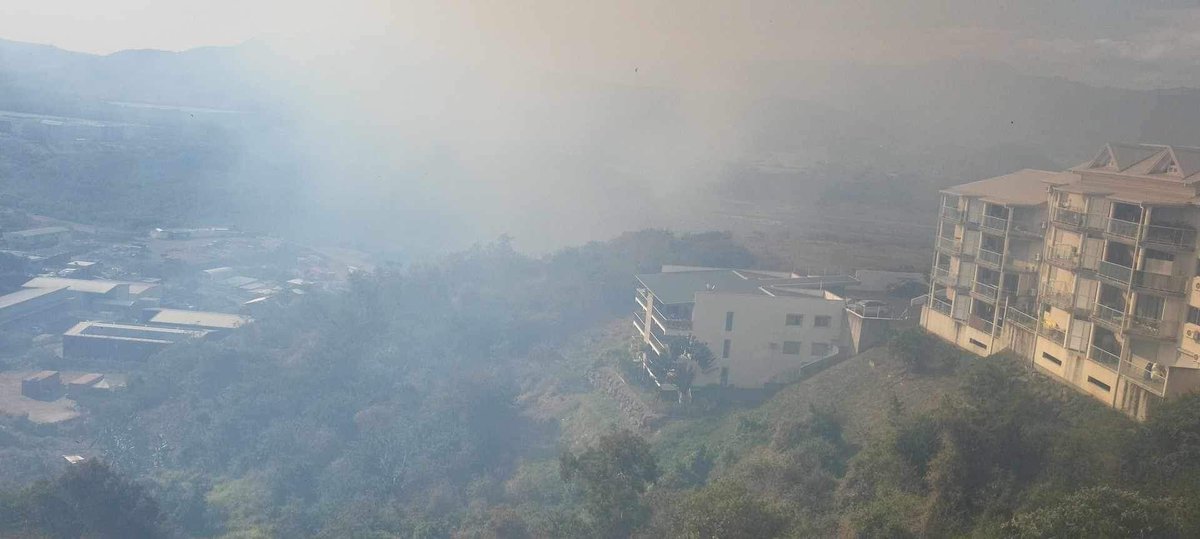 Ruffenachvirgi1's tweet photo. Dernier rdv avec @fnb_officiel. Demande aide d’urgence pour la #NouvelleCalédonie. Mais, aujourd’hui encore incendies partout donc priorité: l’ordre public et mettre hors d’état de nuire ces délinquants sans foi ni loi qui brûlent notre pays et terrorisent la population. https://t.co/Eh4JYyGvYh