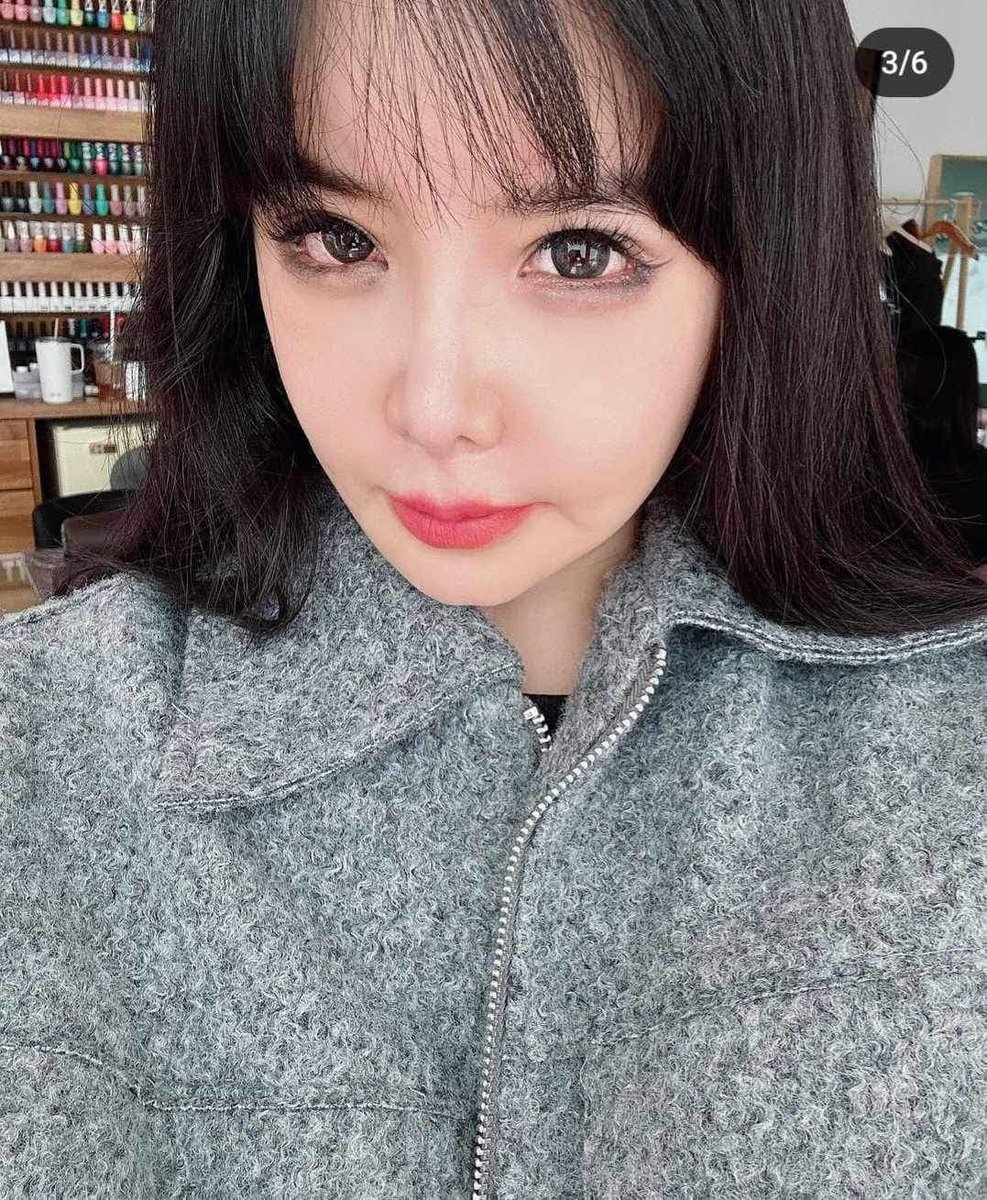 sourcebom's tweet photo. Park bom IG Update.💚 https://t.co/0FJ6b3wv64