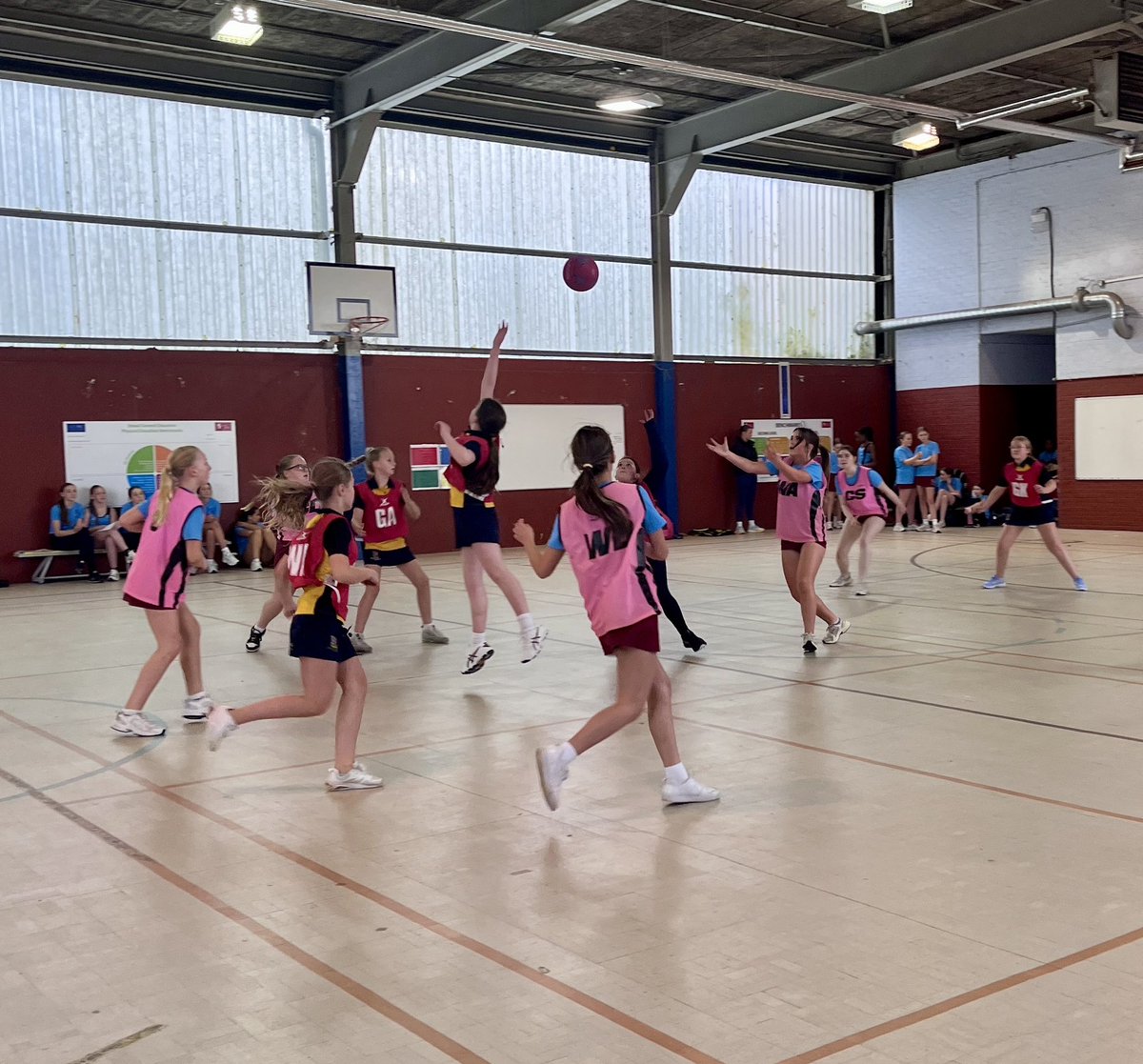 rgcsport's tweet photo. S1s had a great afternoon of Netball &amp; Football @HC_Scotland yesterday. It was fantastic to see so many pupils out playing sport, some representing @robertgordons for the first time. Thanks to Hamilton College for hosting us.🌟🏐⚽️
#rgcsport @robin_macp @cak13 https://t.co/YygRk0tKQS