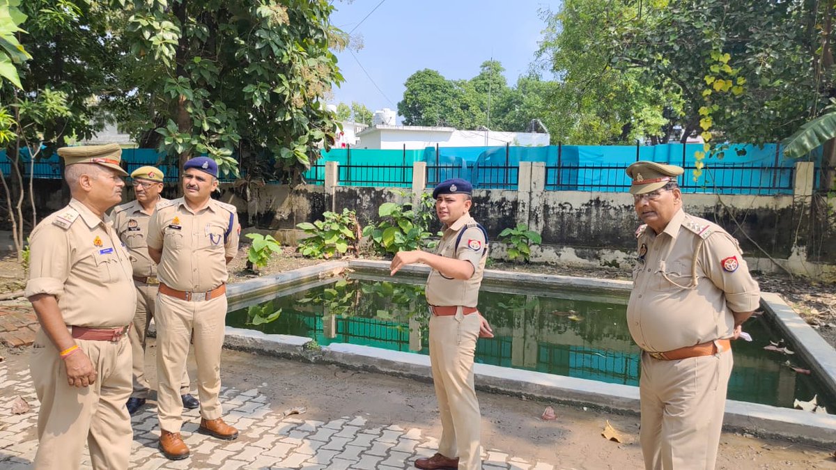 maharajganjpol's tweet photo. पुलिस अधीक्षक #महराजगंज द्वारा आगामी त्यौहारो दुर्गा पूजा,दशहरा,दीपावली के दृष्टिगत फायर सर्विस महराजगंज का निरीक्षण किया गया व फसल कटाई के दौरान पराली न जलाने के संबंध में जागरूकता अभियान चलाकर लोगो को जागरूक किए जाने हेतु आवश्यक दिशा निर्देश दिए ।
#upp
#diggkp https://t.co/FQbmJv8802