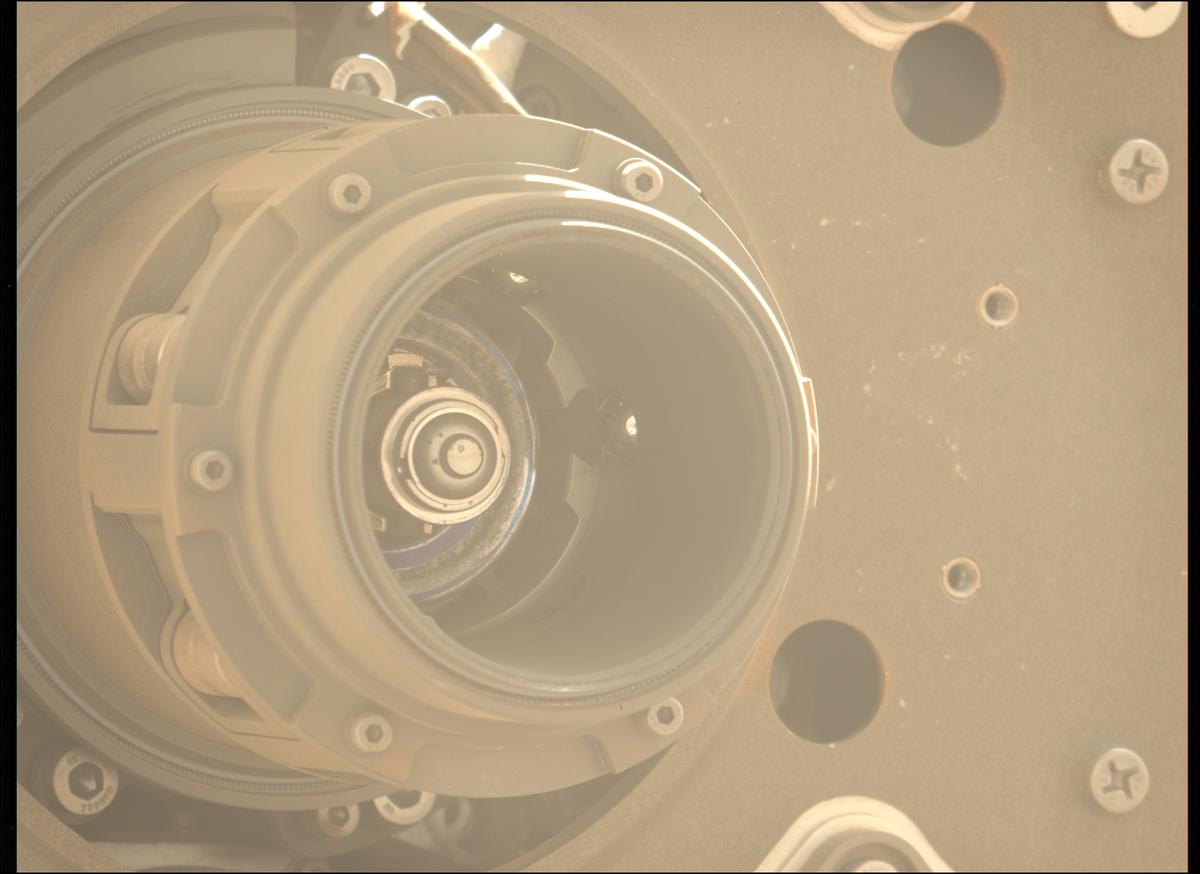 MarsMissionImgs's tweet photo. #PerseveranceRover image taken on #Sol883 at 1:10:37.735 PM with #MastcamZ #Mars #NASA #Space https://t.co/el0xdbNc16