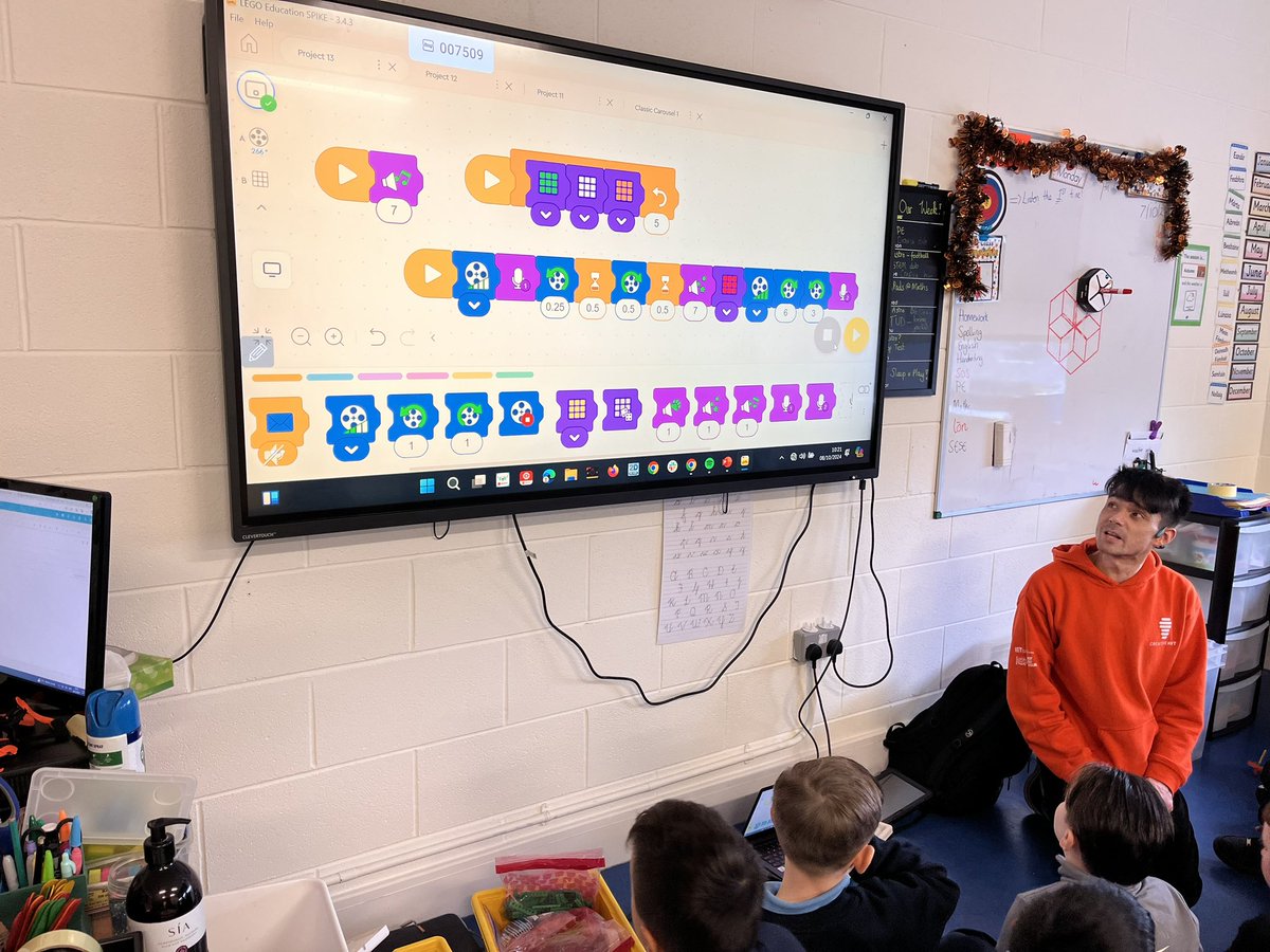 scoilbhrideb's tweet image. 1st, 2nd and 3rd Class had a blast yesterday making theme park rides with @Learnit_Ireland #awsincommunities 👏 #robotics #stem