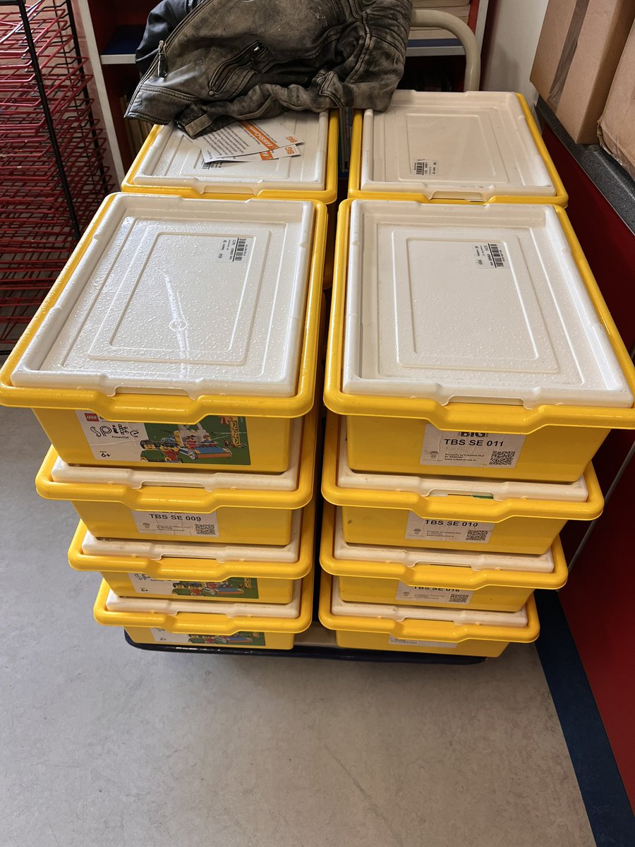 scoilbhrideb's tweet image. 1st, 2nd and 3rd Class had a blast yesterday making theme park rides with @Learnit_Ireland #awsincommunities 👏 #robotics #stem