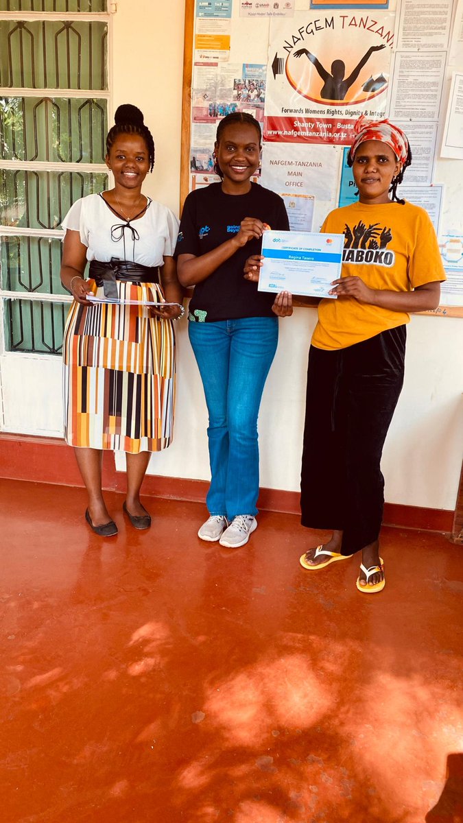 Nafgemtz's tweet photo. Certificate of Completion was awarded to enterpreneurs for completing Digital Business Program conducted by @songambele_initiative empowered entrepreneurs with essential skills including digital literacy,personal mastery and empowerment.
 #Nafgem #songambeleinitiative https://t.co/4WWCzuGHsn