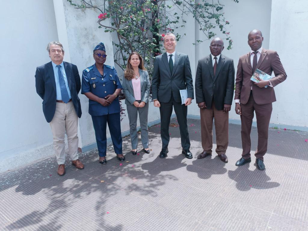 UE_Centrafrique's tweet photo. Réunion à la Coordination Nationale de l'APPR. L'UE soutien le processus de paix et de réconciliation en RCA.
#APPR #Coopération #UE #RCA https://t.co/GhYy617xTm